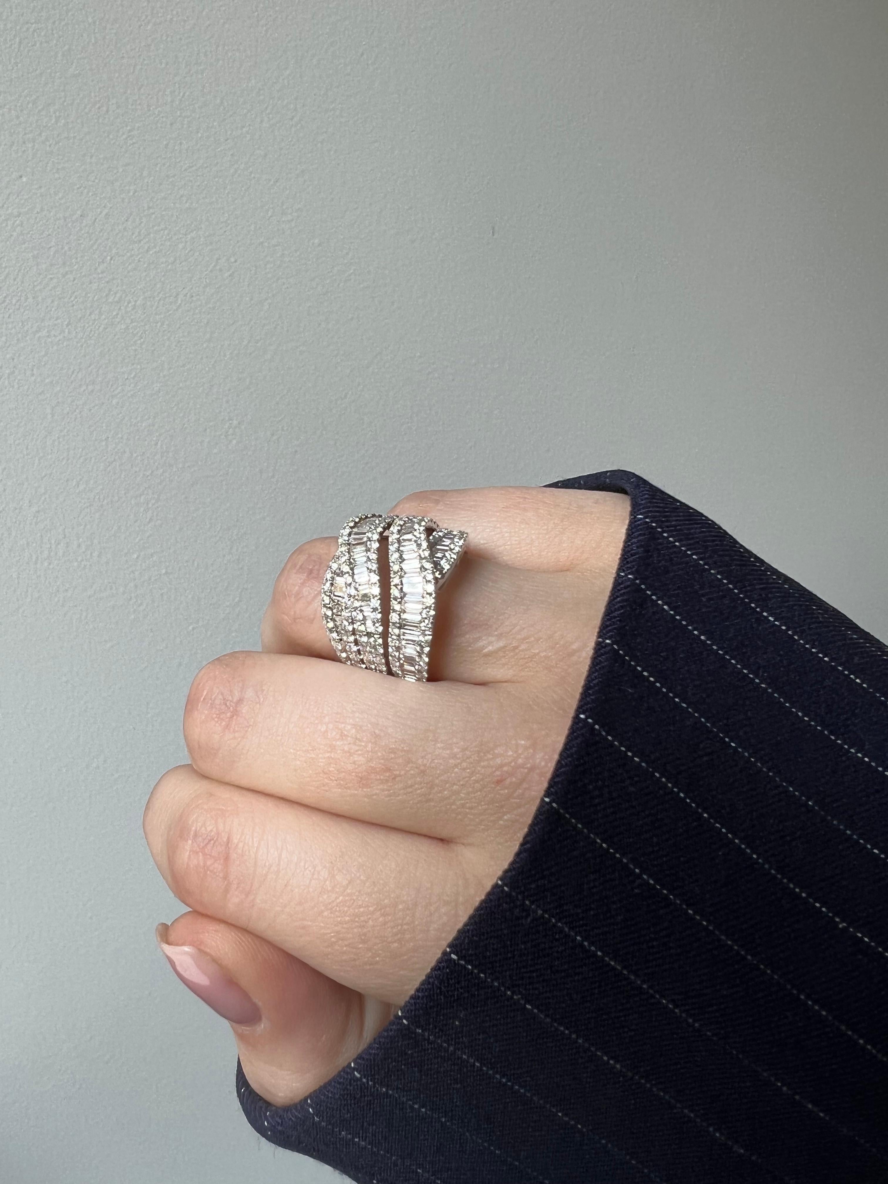 Natural Diamond 2.50 carats 18KT White Gold Multi Row Statement Ring For Sale 4