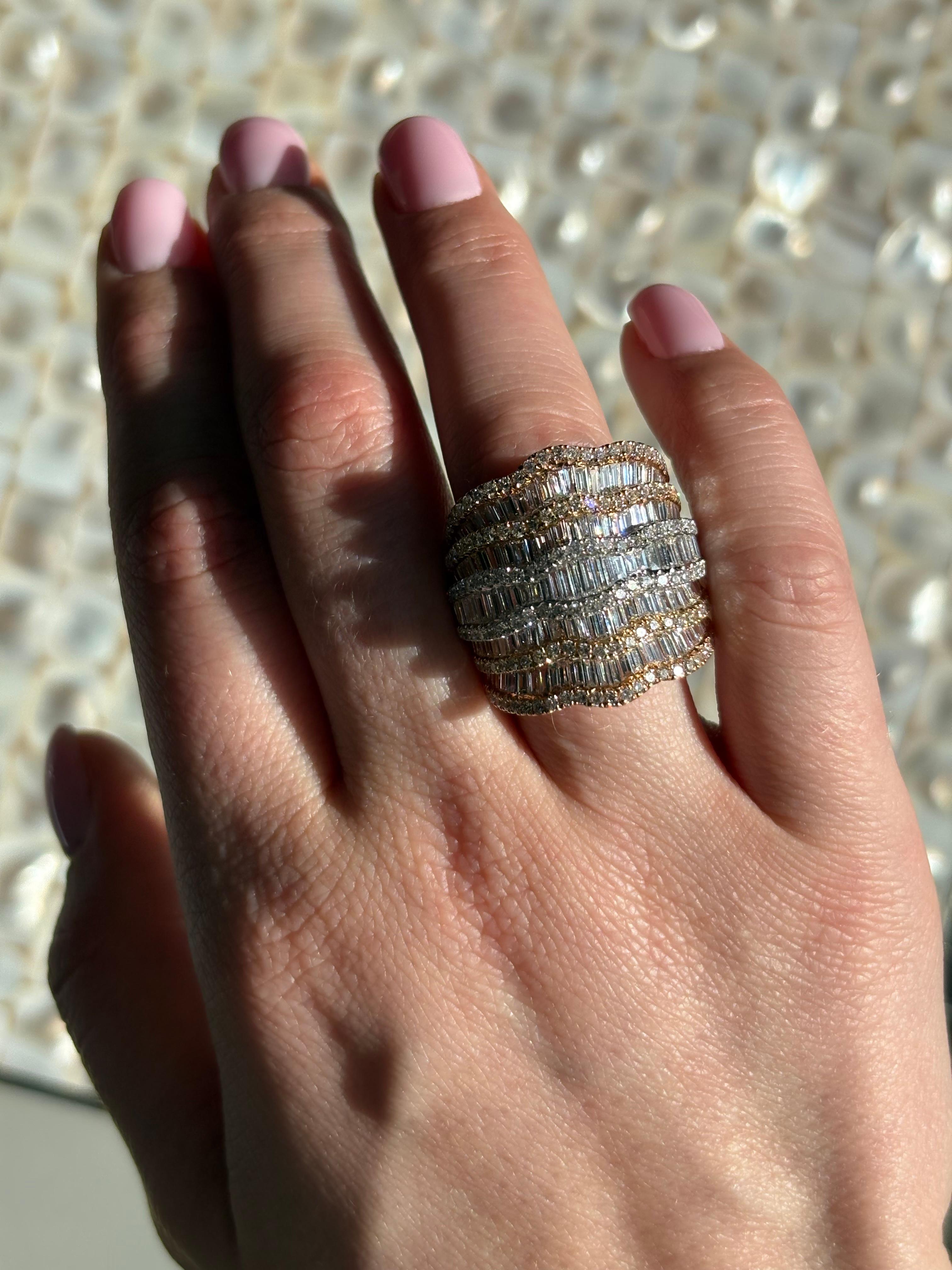 Natural Diamond 2.50 carats 18KT White Gold Multi Row Statement Ring In New Condition For Sale In Antwerpen, BE