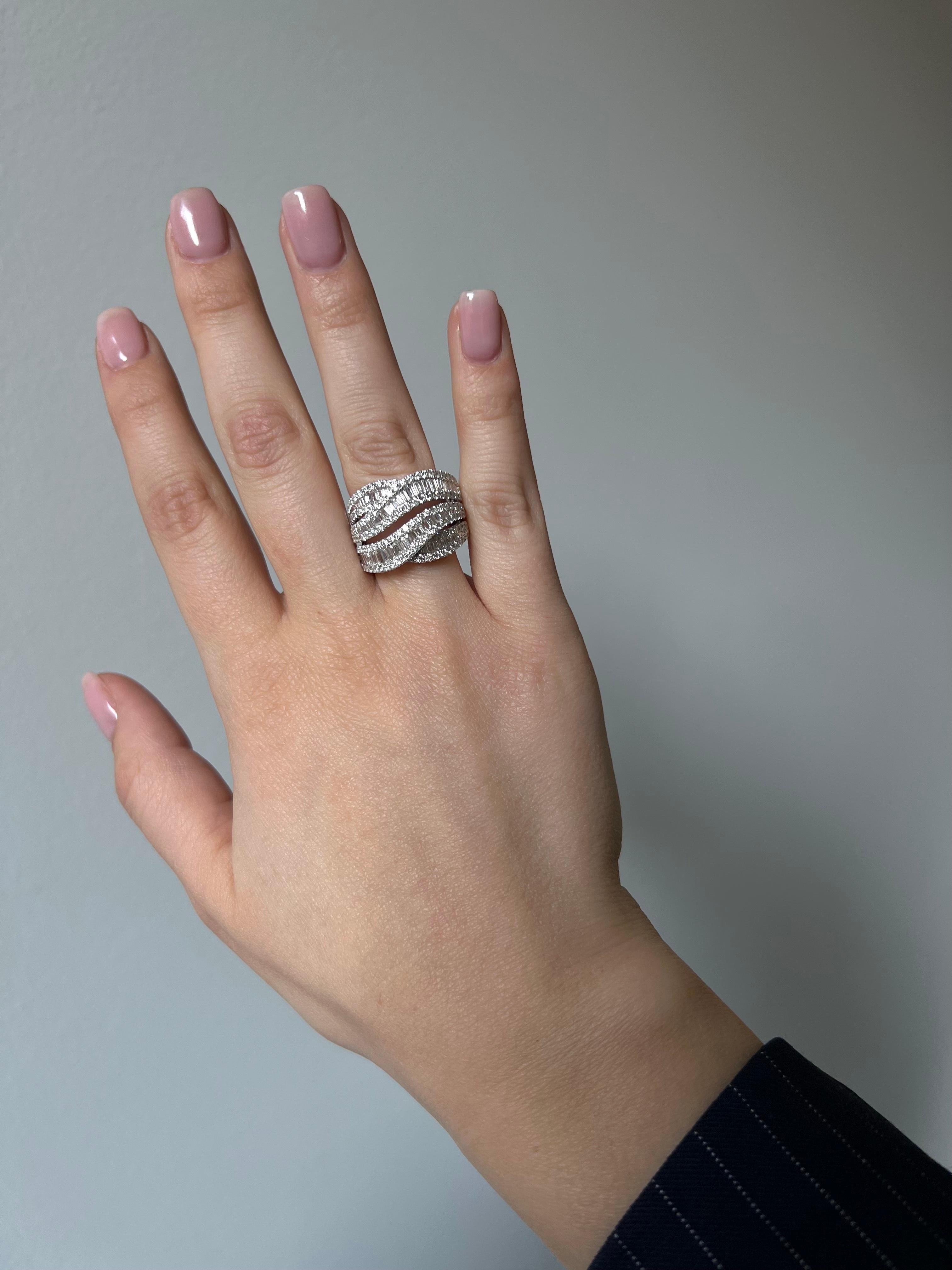 Natural Diamond 2.50 carats 18KT White Gold Multi Row Statement Ring For Sale 3