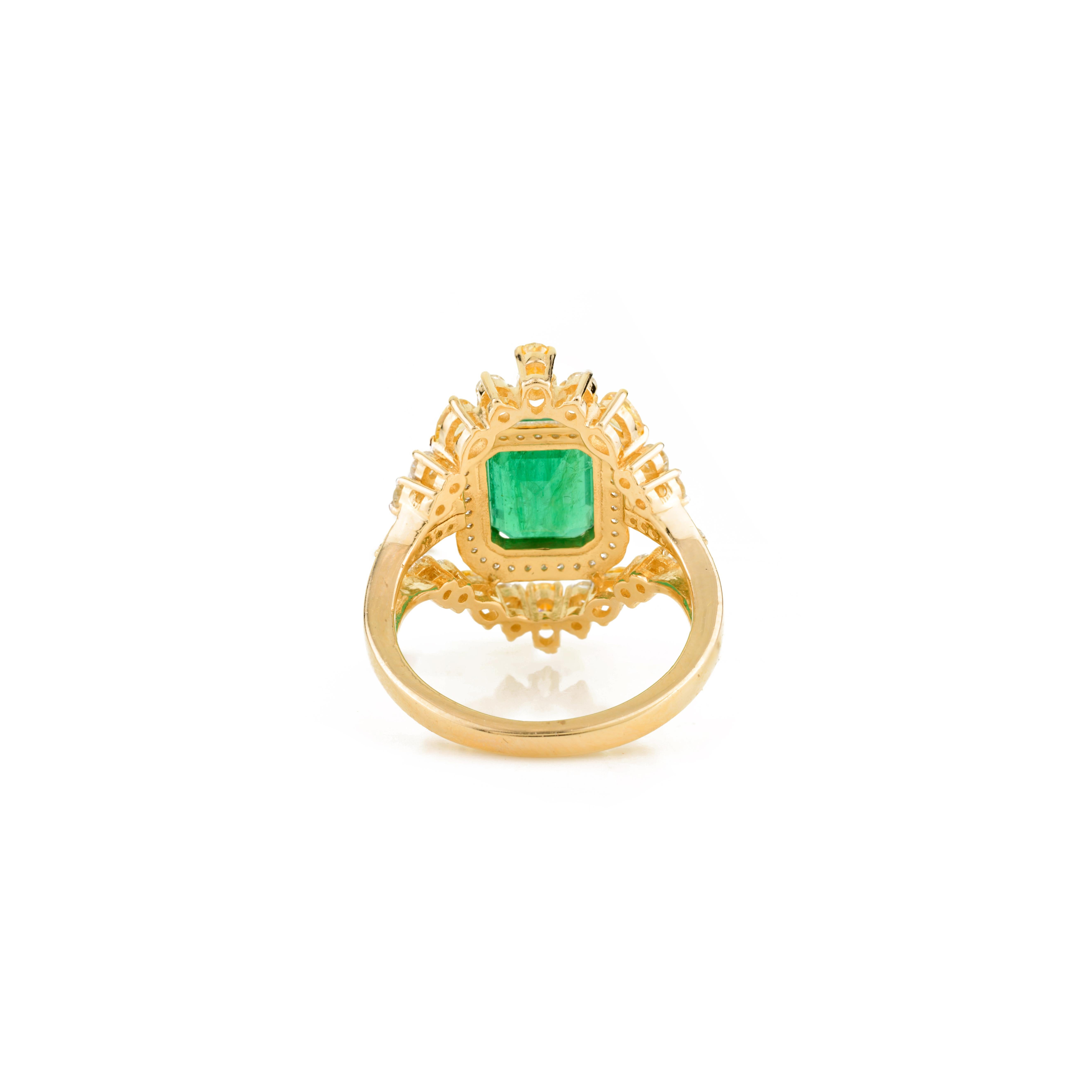 En venta: Anillo de cóctel de diamantes naturales y esmeralda de 2,53 qt en oro amarillo macizo de 14 quilates  3
