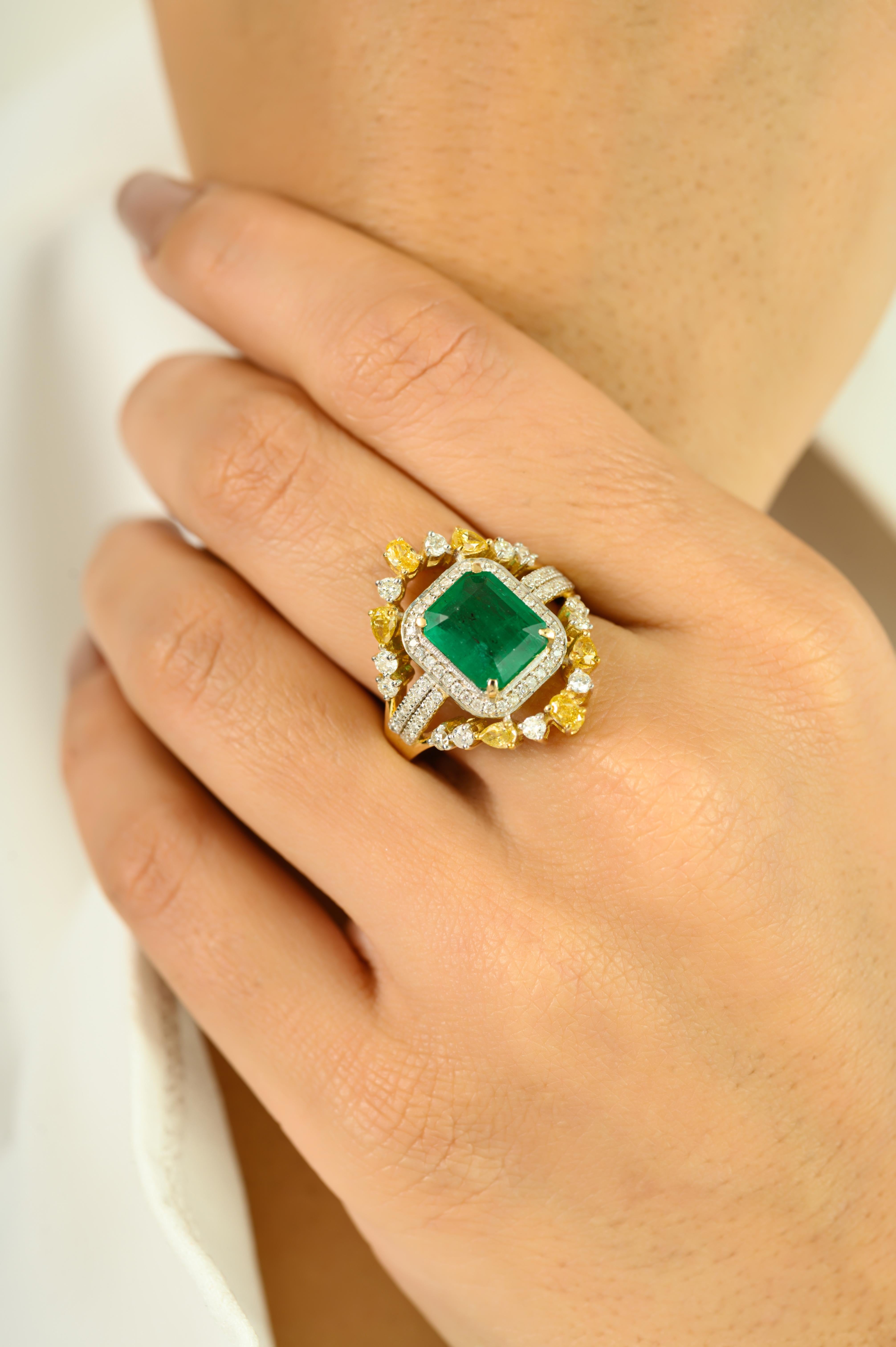 En venta: Anillo de cóctel de diamantes naturales y esmeralda de 2,53 qt en oro amarillo macizo de 14 quilates  4