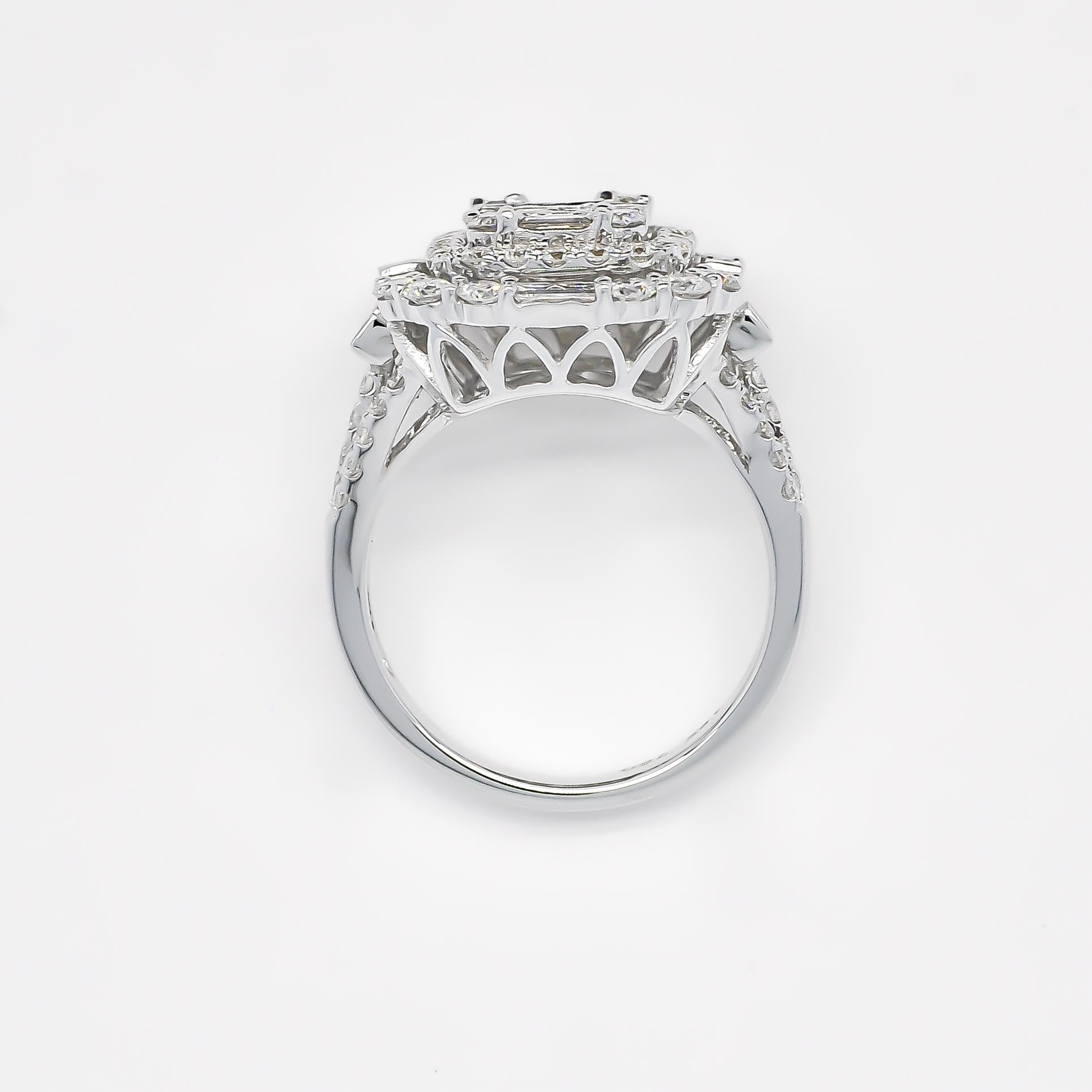 Natural Diamond 2.6 carats 18KT White Gold Cluster Statement Engagement Ring For Sale 1