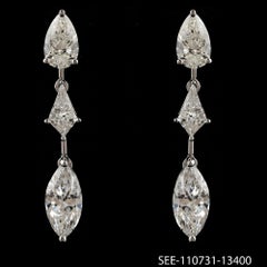 Orecchini a goccia a tre pietre con diamante naturale e taglio pera e aquilone da 2,72 carati in oro bianco 18 carati