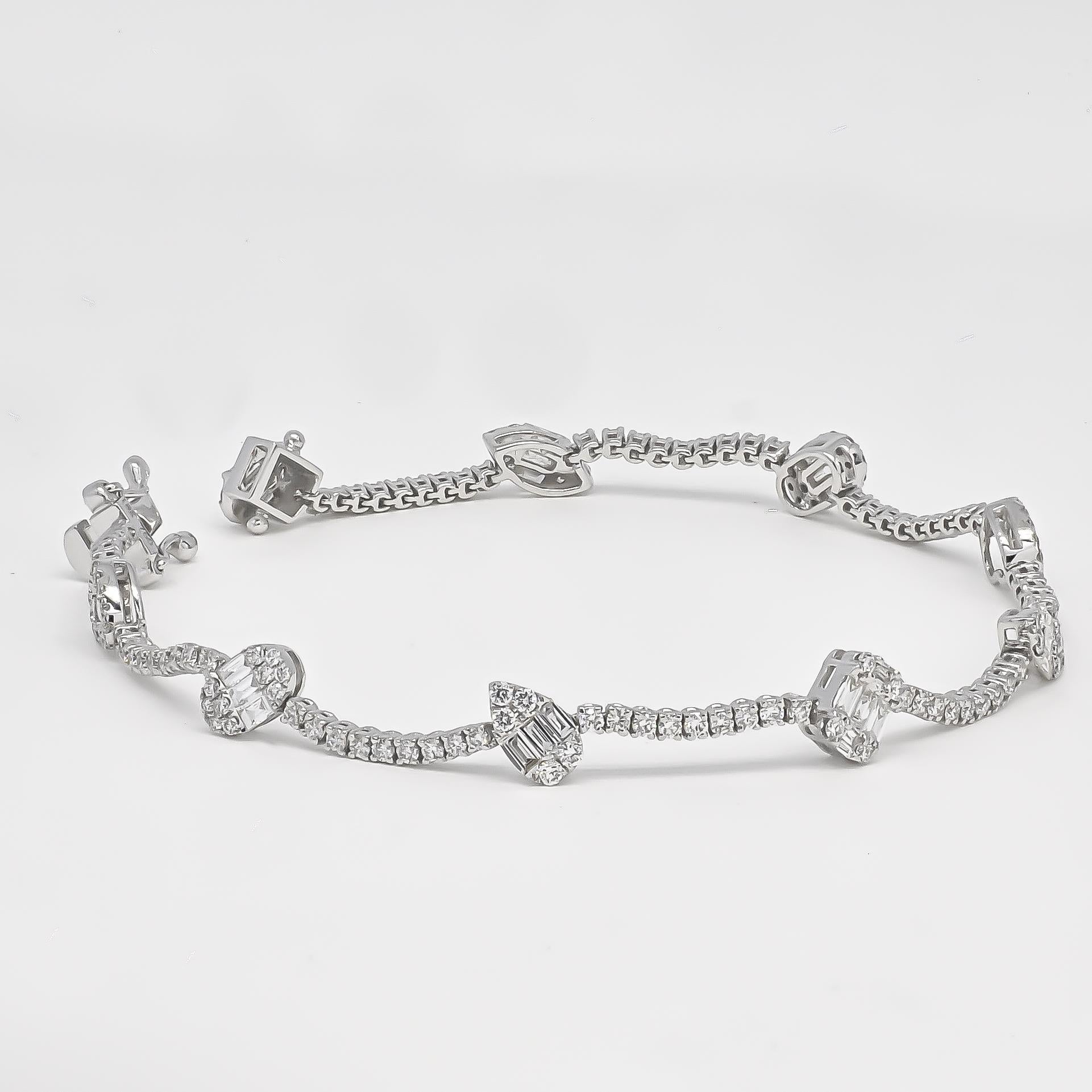 Bracelet tennis multiformes en or blanc 18 carats avec diamants naturels de 2,75 carats en vente 4