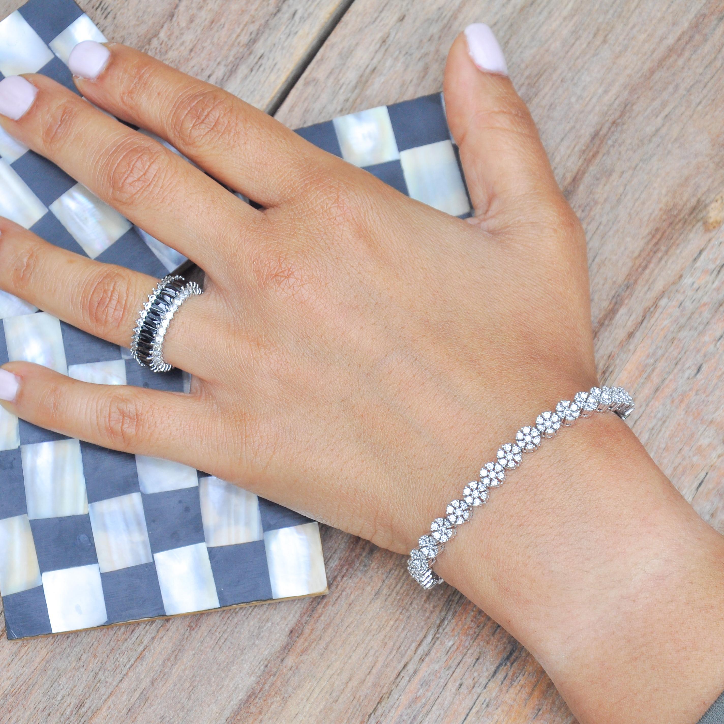 Femenino o masculino Diamante Natural 3,07 cts Oro Blanco 18 KT Pulsera de Tenis Racimo de Flores en venta