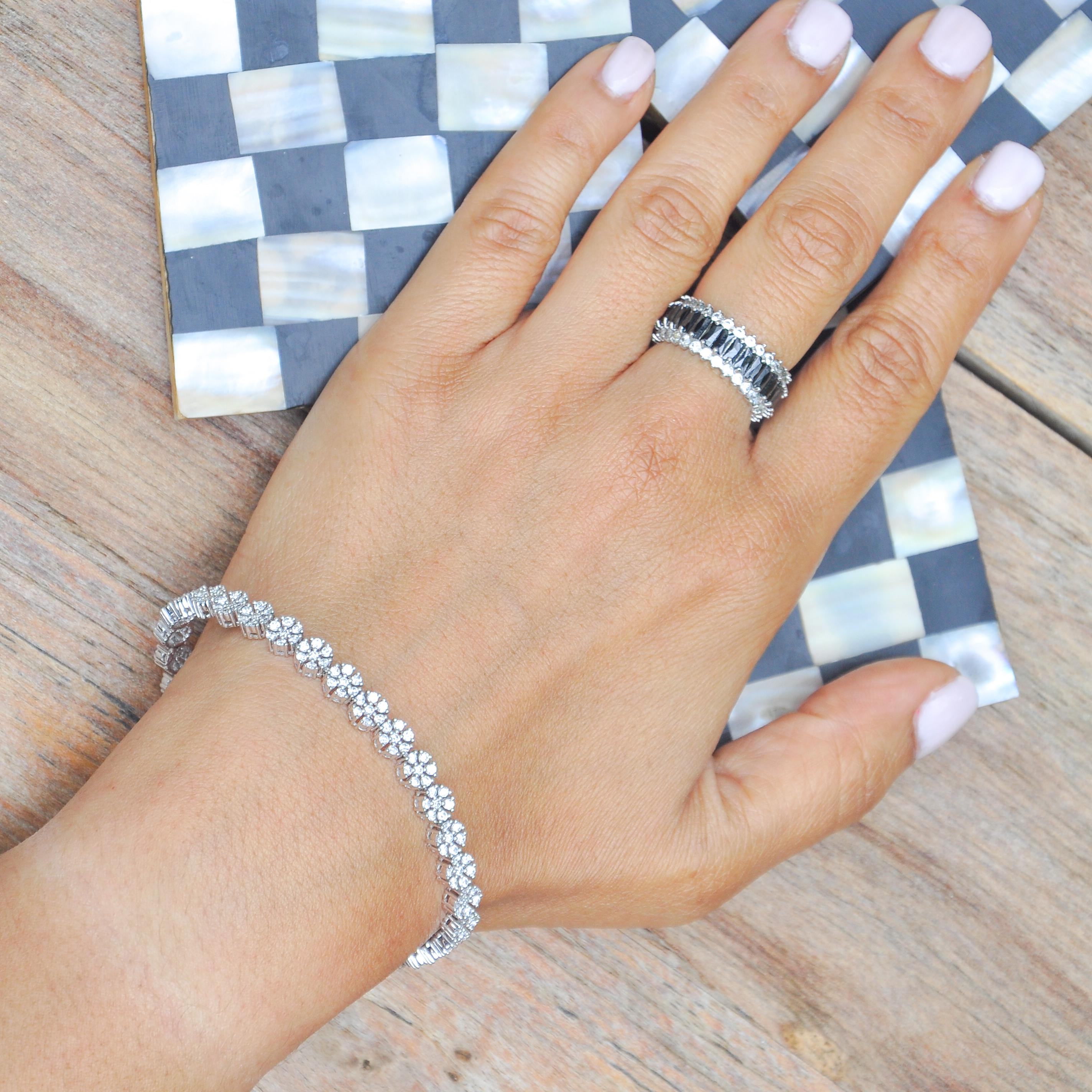 Diamante Natural 3,07 cts Oro Blanco 18 KT Pulsera de Tenis Racimo de Flores en venta 1