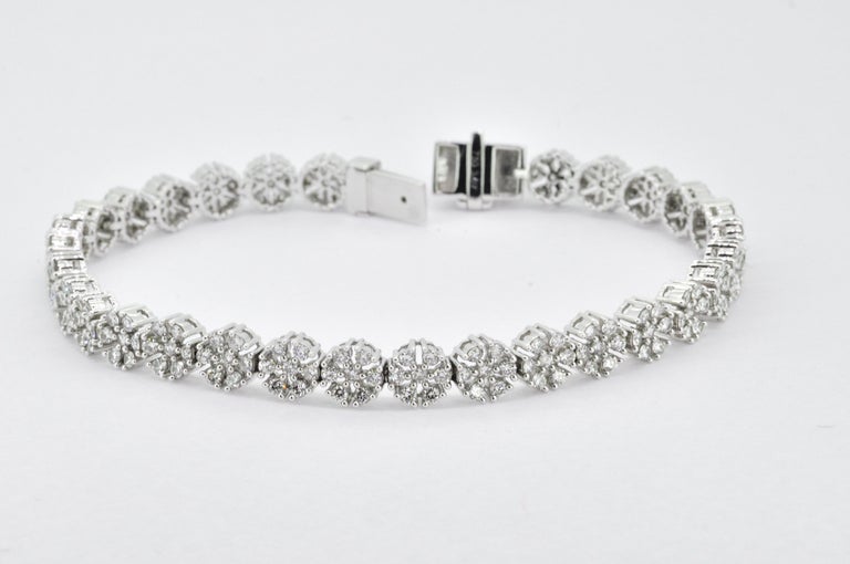 Natural Diamond cts 18 KT White Gold Flower Cluster Tennis