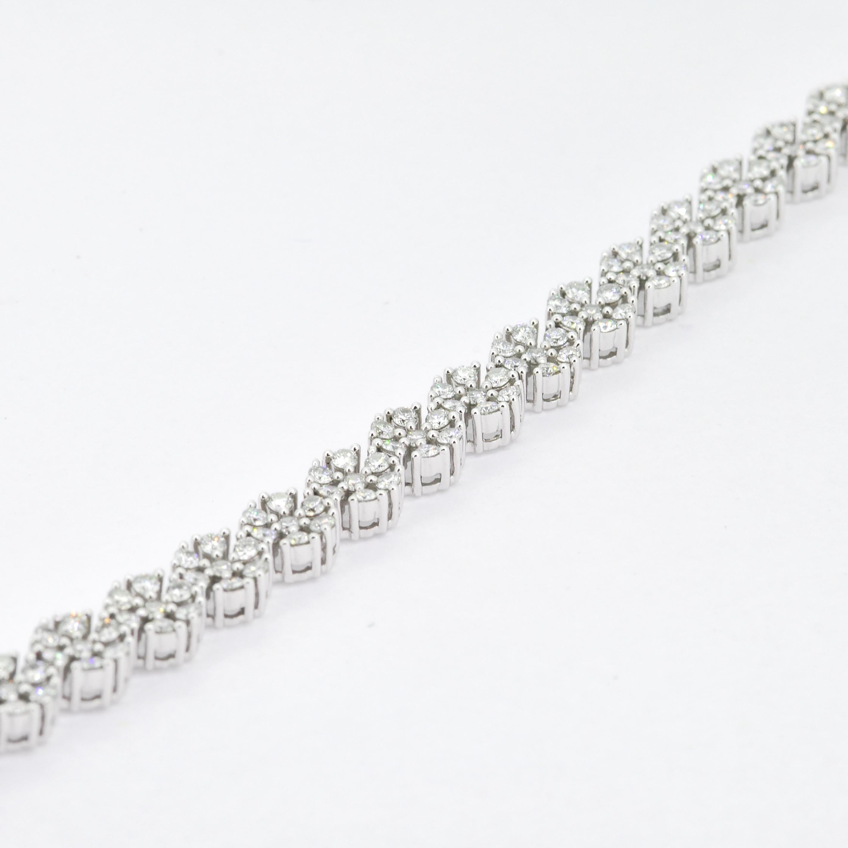 Diamante Natural 3,07 cts Oro Blanco 18 KT Pulsera de Tenis Racimo de Flores en venta 3