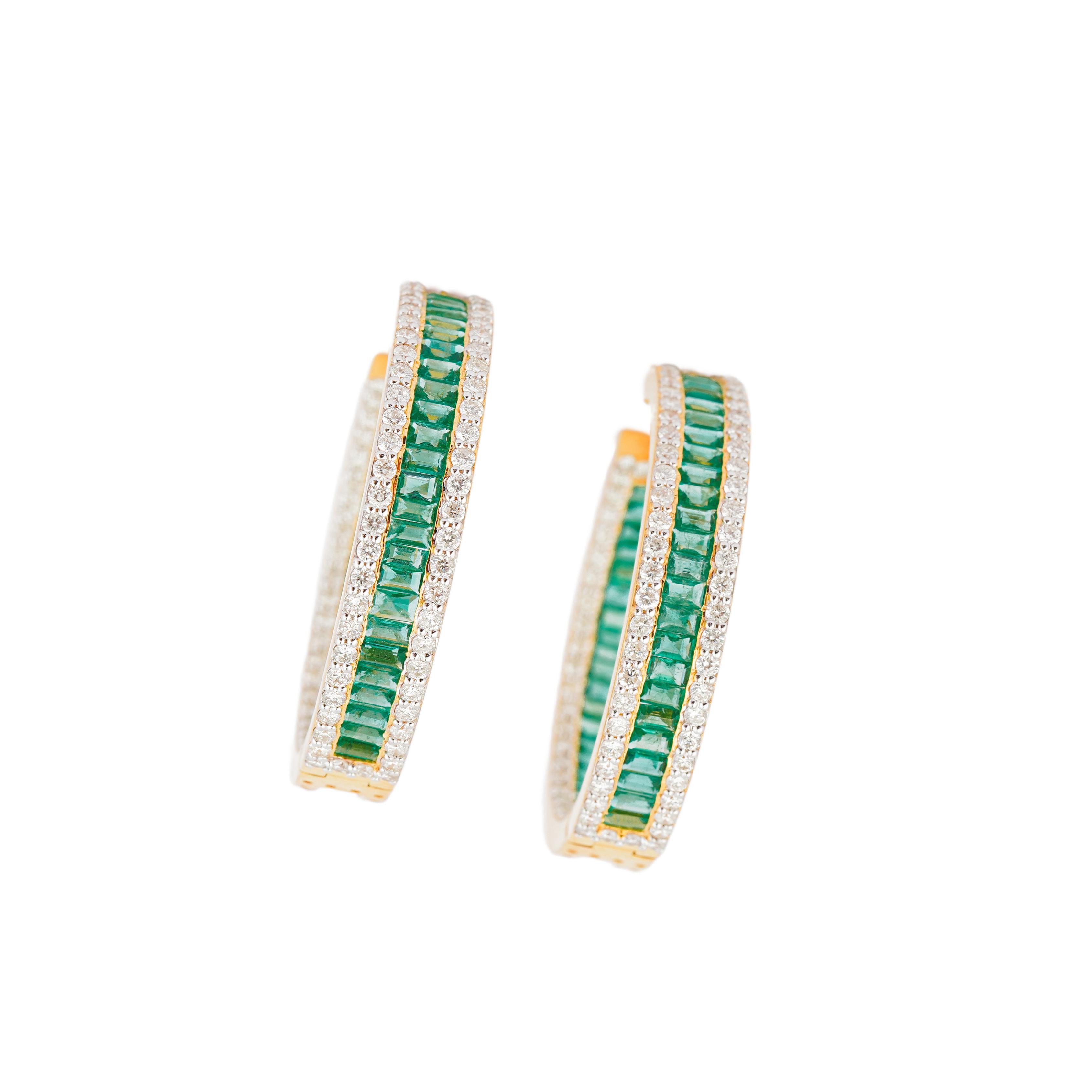 Boucle d'oreille en or 18k diamant naturel 3.07cts et émeraude 5.08cts Neuf - En vente à New York, NY