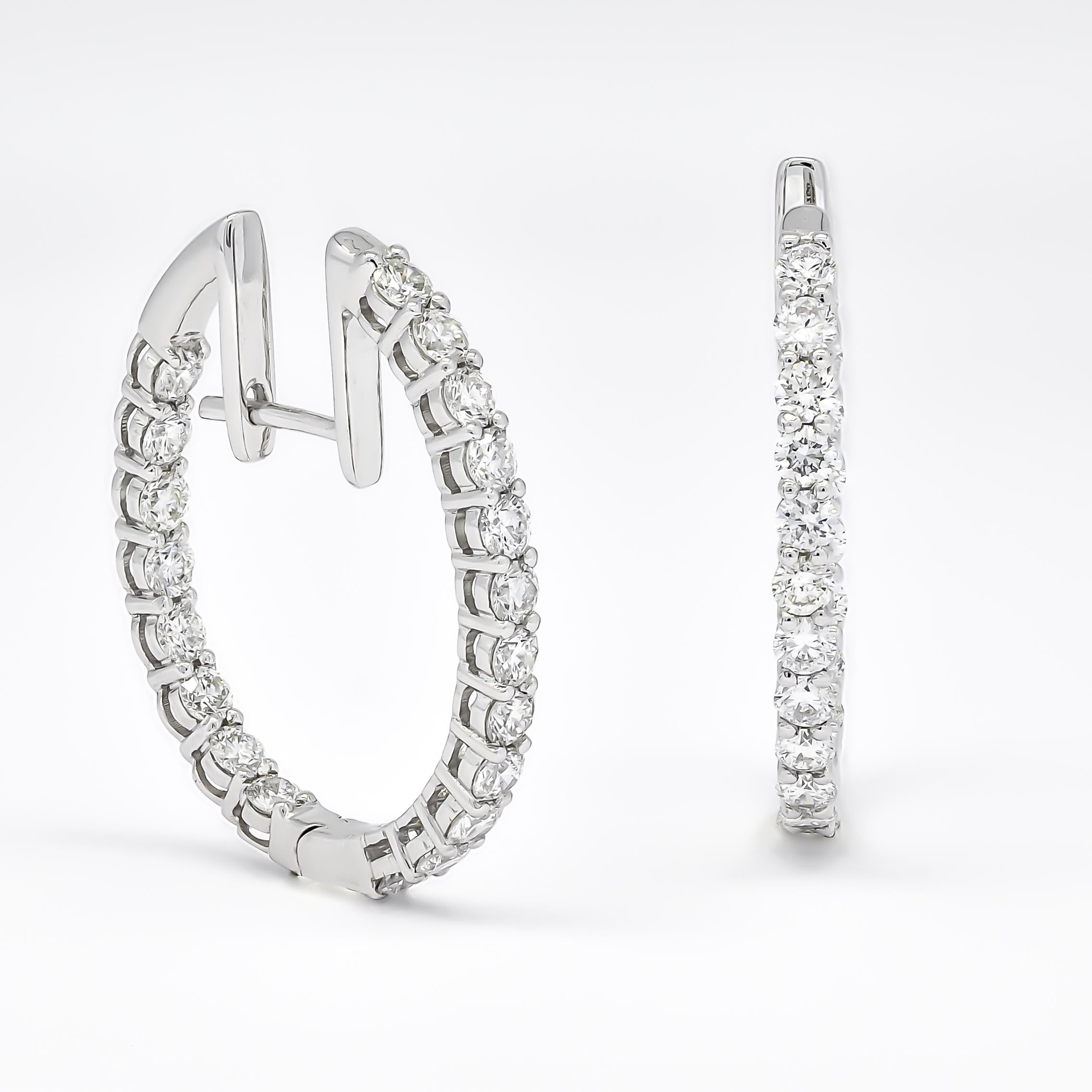 Designer-Creolen mit natürlichem Diamant 3,20 Karat 18KT Weißgold 'In and Out' im Angebot 5