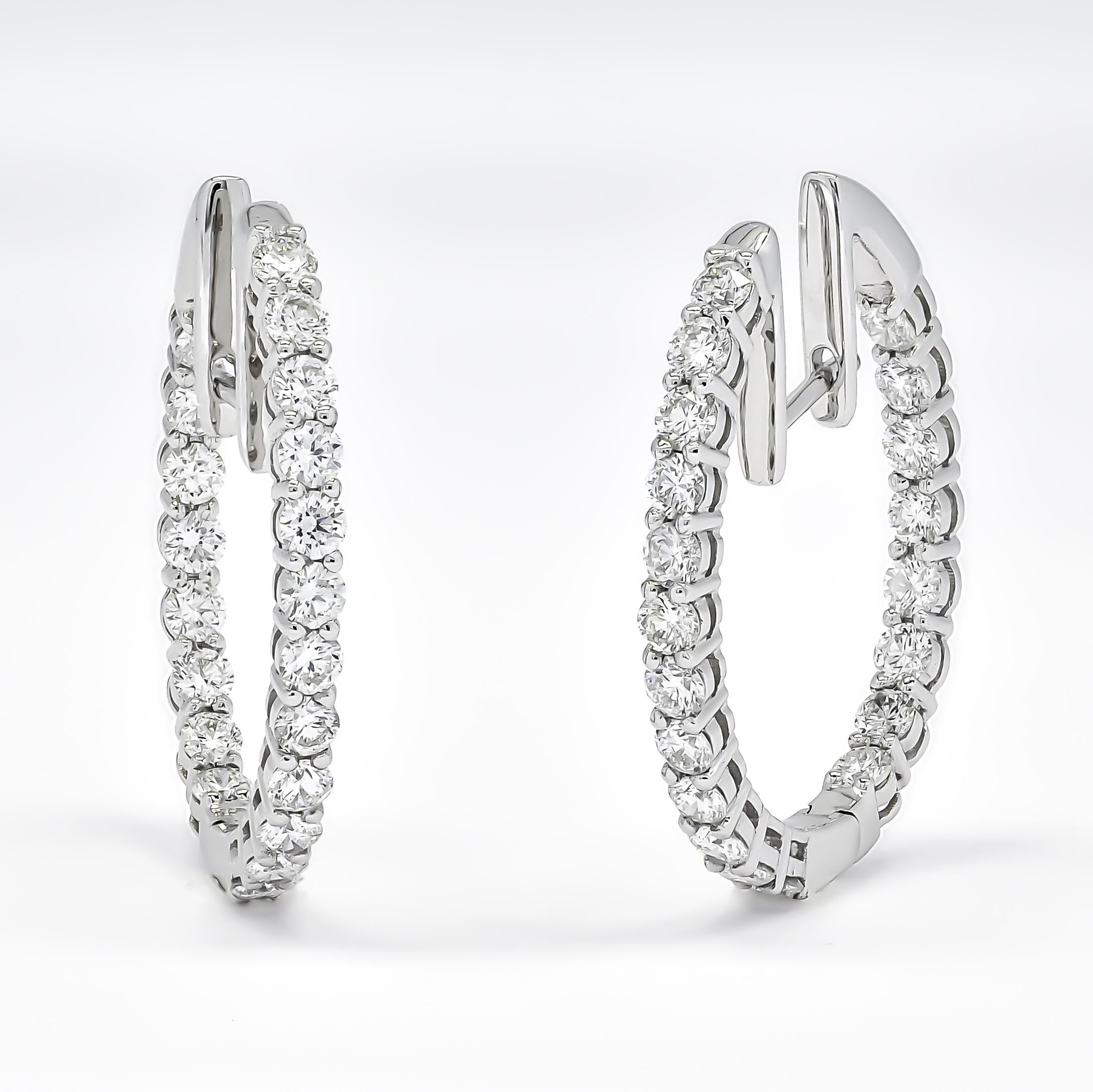 Designer-Creolen mit natürlichem Diamant 3,20 Karat 18KT Weißgold 'In and Out' im Zustand „Neu“ im Angebot in Antwerpen, BE