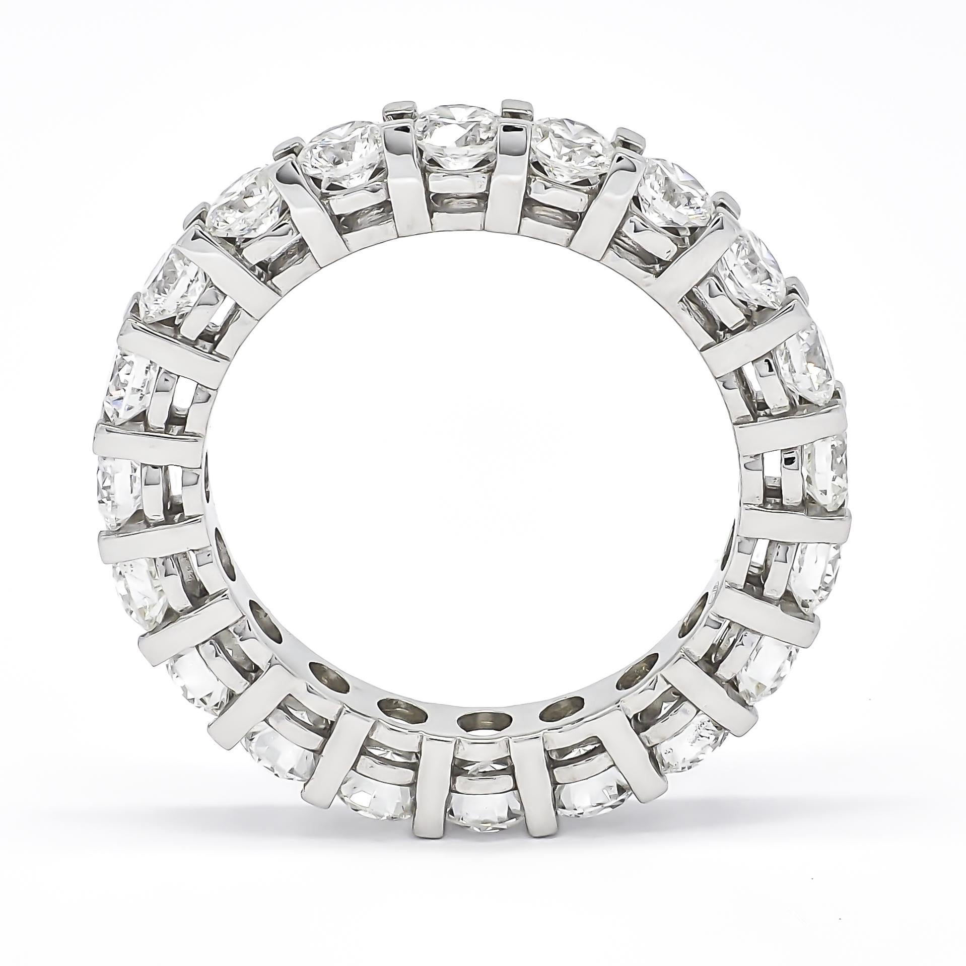 Introducing a perfect blend of classic design and modern aesthetic, this diamond ring is a timeless piece that transcends all ages. Crafted in lustrous 18Kt white gold, the ring features a feminine and elegant design that captures the essence of