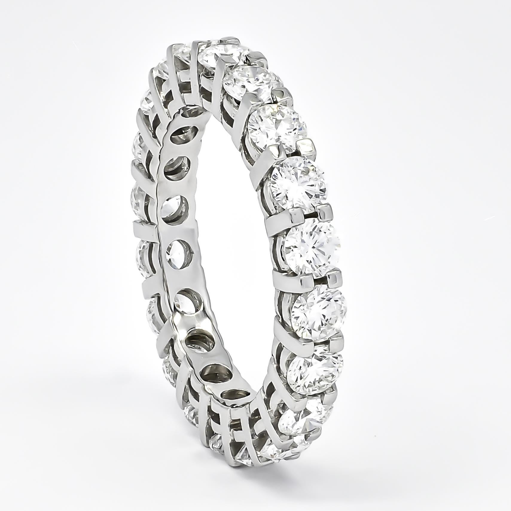 Modern Natural Diamond 3.25 Carats 18 KT White Gold Classic Full Eternity Band Ring For Sale