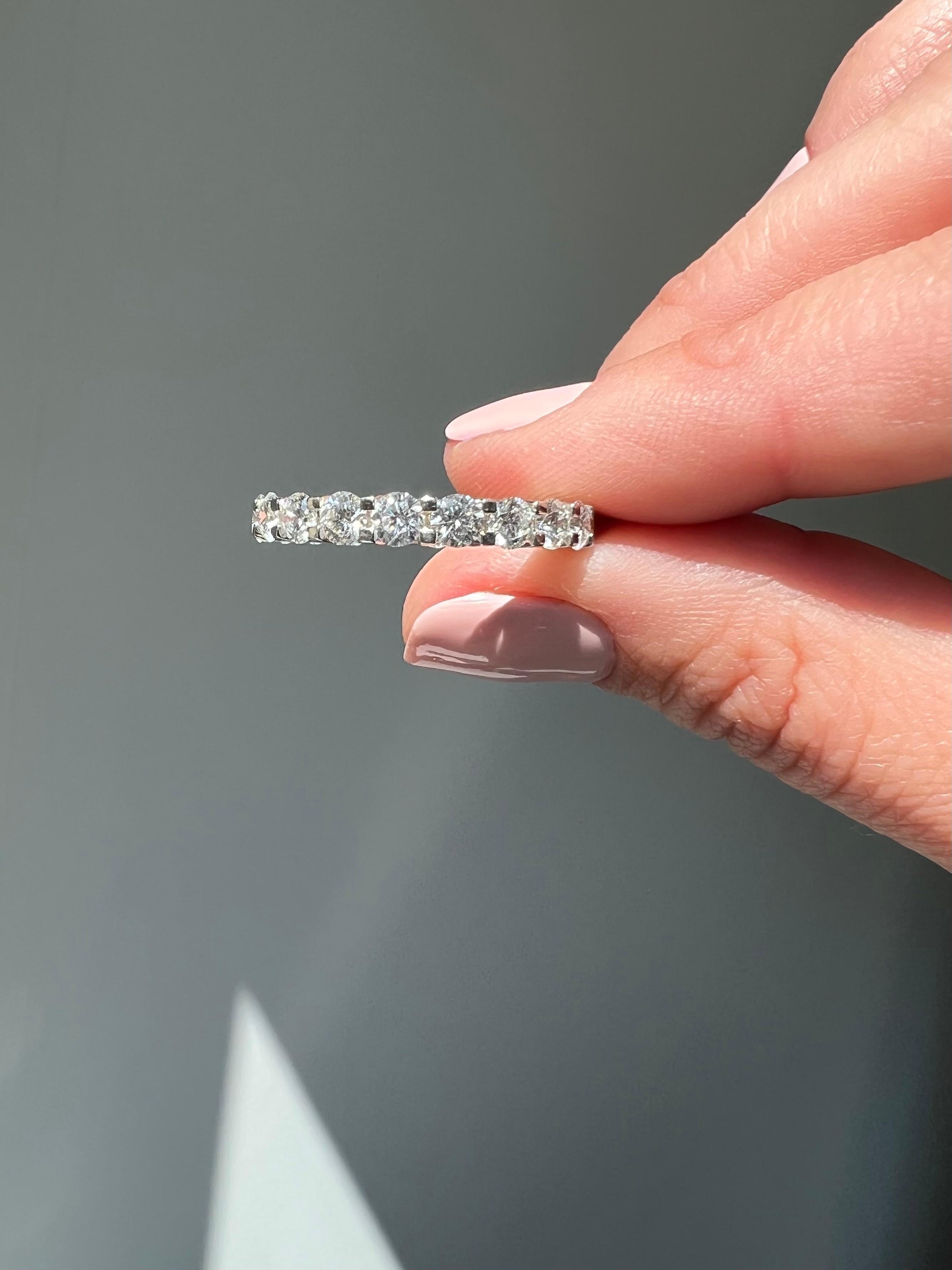 Natural Diamond 3.25 Carats 18 KT White Gold Classic Full Eternity Band Ring For Sale 1