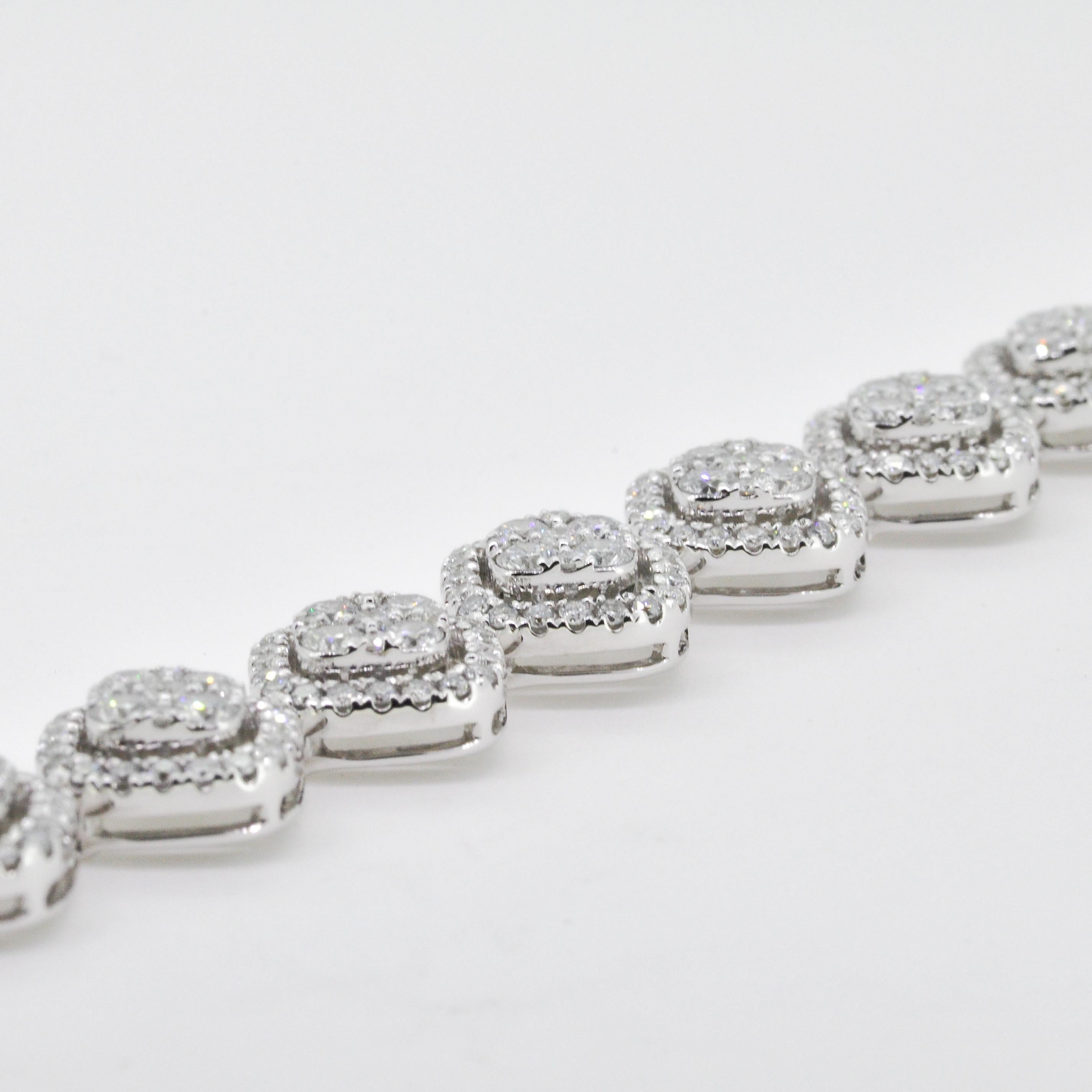 Round Cut Natural Diamond 4.68 carts 18 KT White Gold Cluster Link Bracelet For Sale