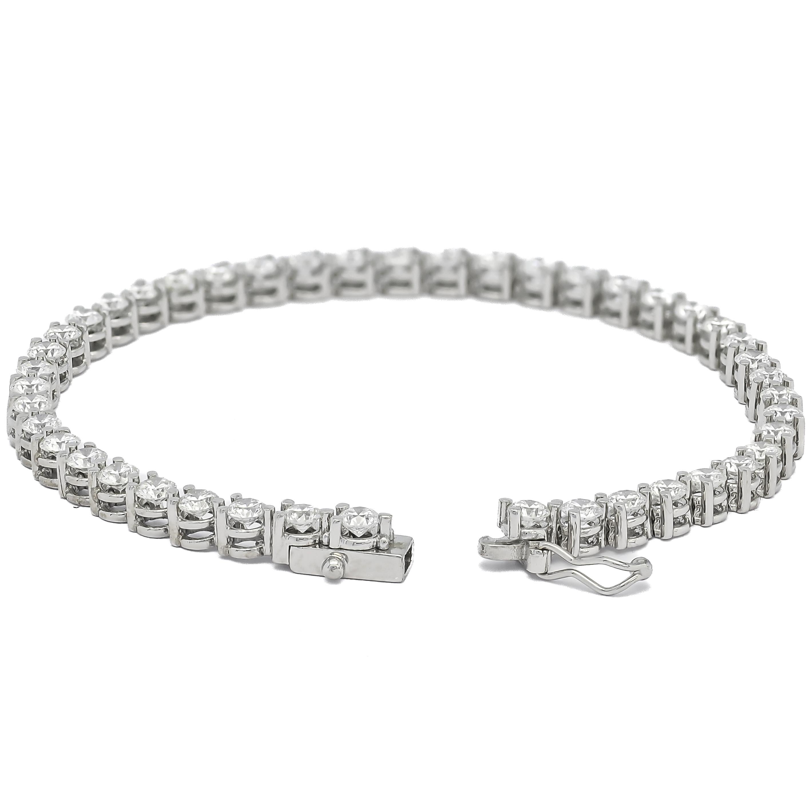 Wrap her wrist in the timeless elegance and unparalleled beauty of this round-shape diamond tennis bracelet, where each diamond is expertly claw-set in 18k white gold to showcase its brilliance and shine.

This exquisite bracelet features a seamless