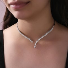 Collana girocollo con diamante taglio a pera da 5,42 carati, con punta a V sul davanti, in oro bianco 18 carati, per spose