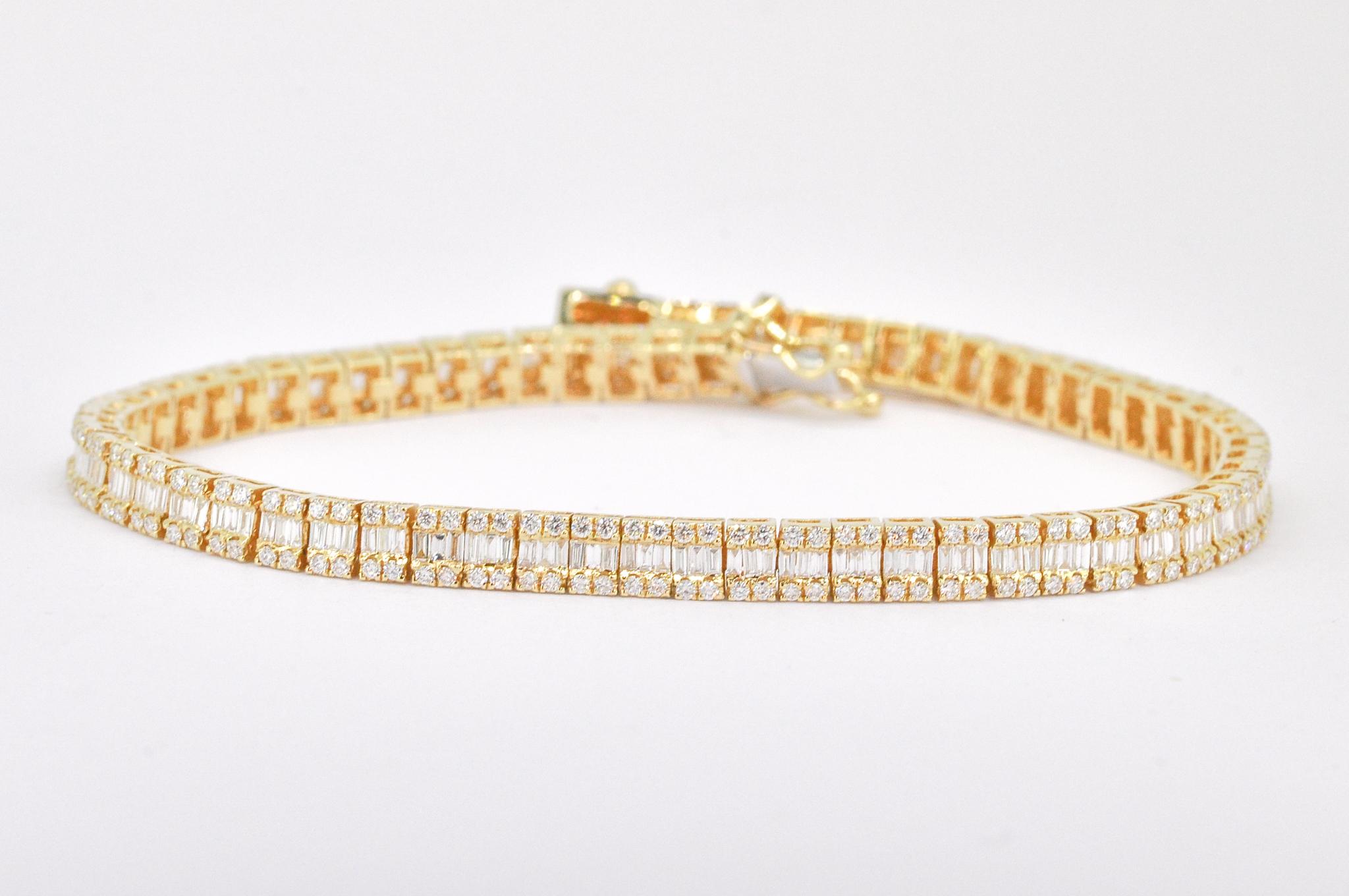 Modern Natural diamond 7.00 carats 18KT Yellow Gold Link Bracelet For Sale