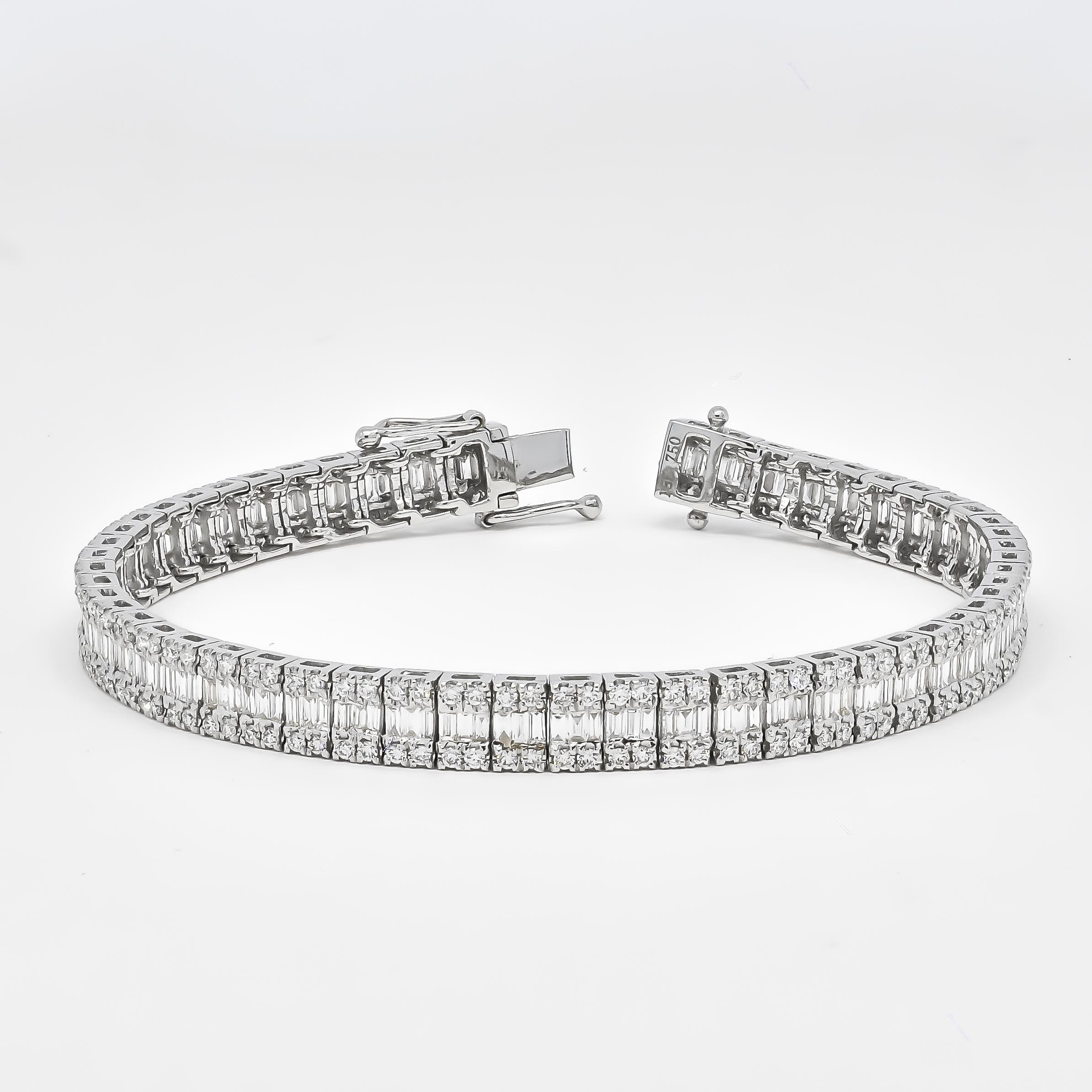 Baguette Cut Natural diamond 7.00 carats 18KT Yellow Gold Link Bracelet For Sale