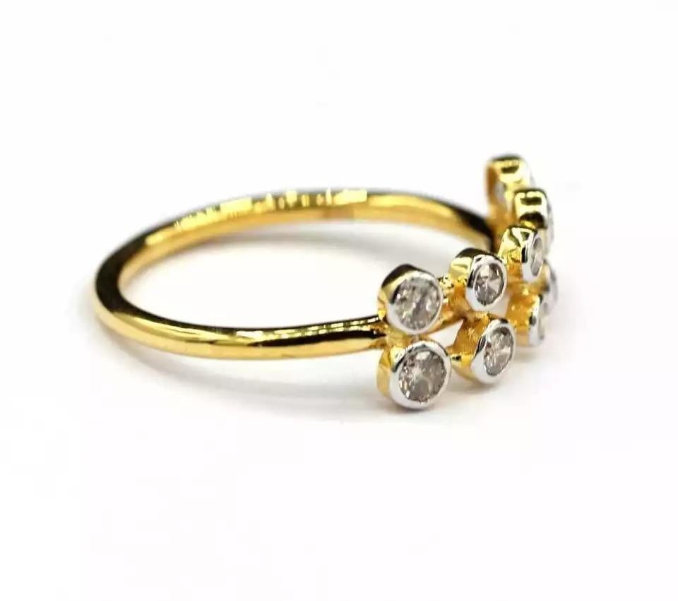 Taglio rotondo Anello con diamante naturale e incastonatura Bazil in oro 14k in vendita