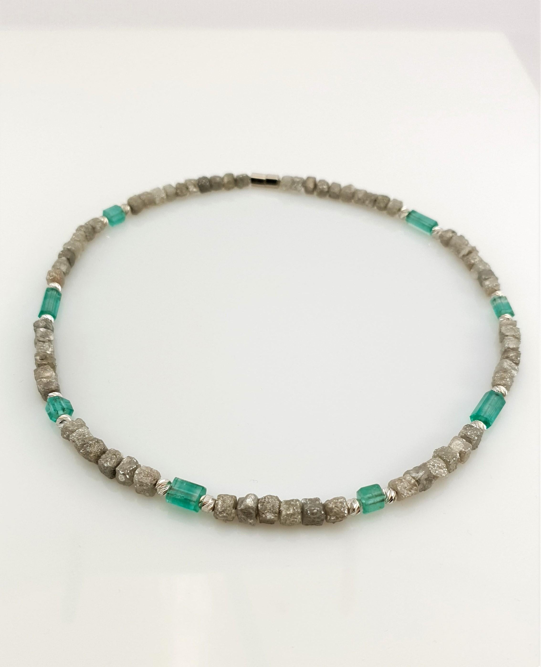 Natural Diamond and Emerald Crystals Beads Necklace with 18 Carat White Gold For Sale 3