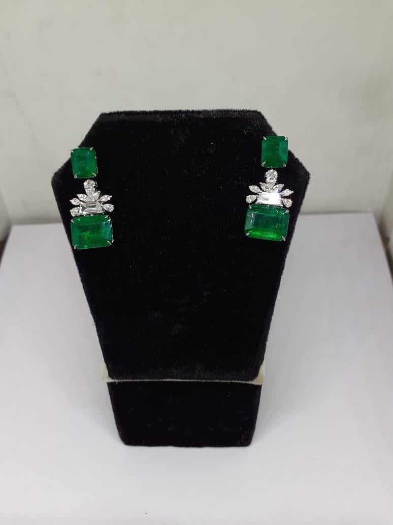 Emerald Cut Natural Diamond and Emerald earring in 18k gold For Sale