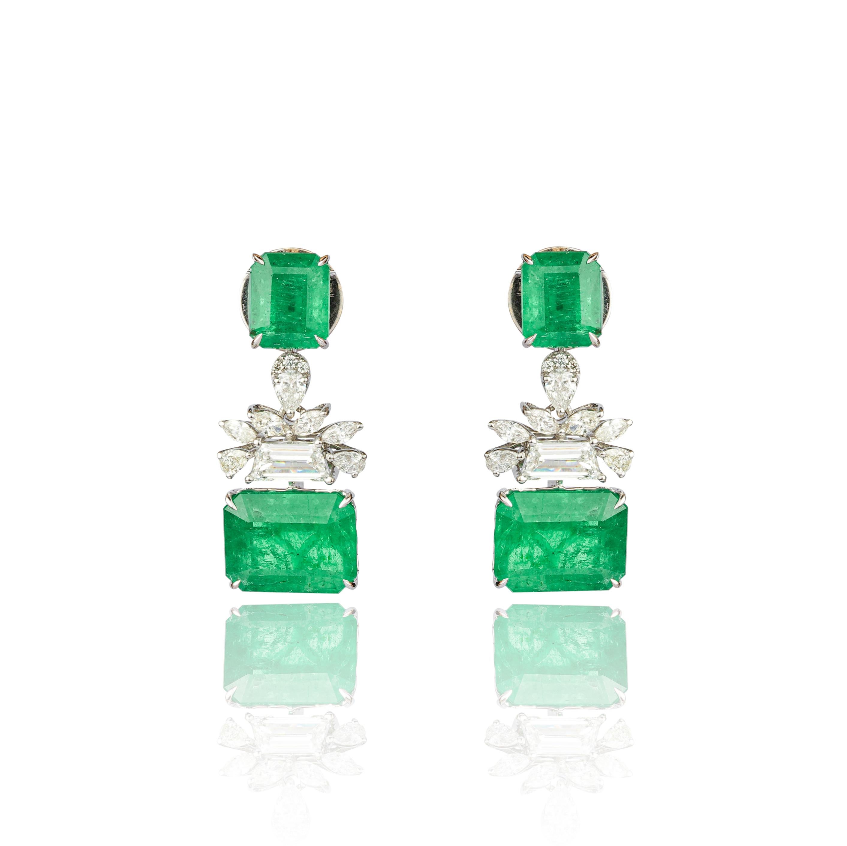 Women's Natural Diamond and Emerald earring in 18k gold For Sale