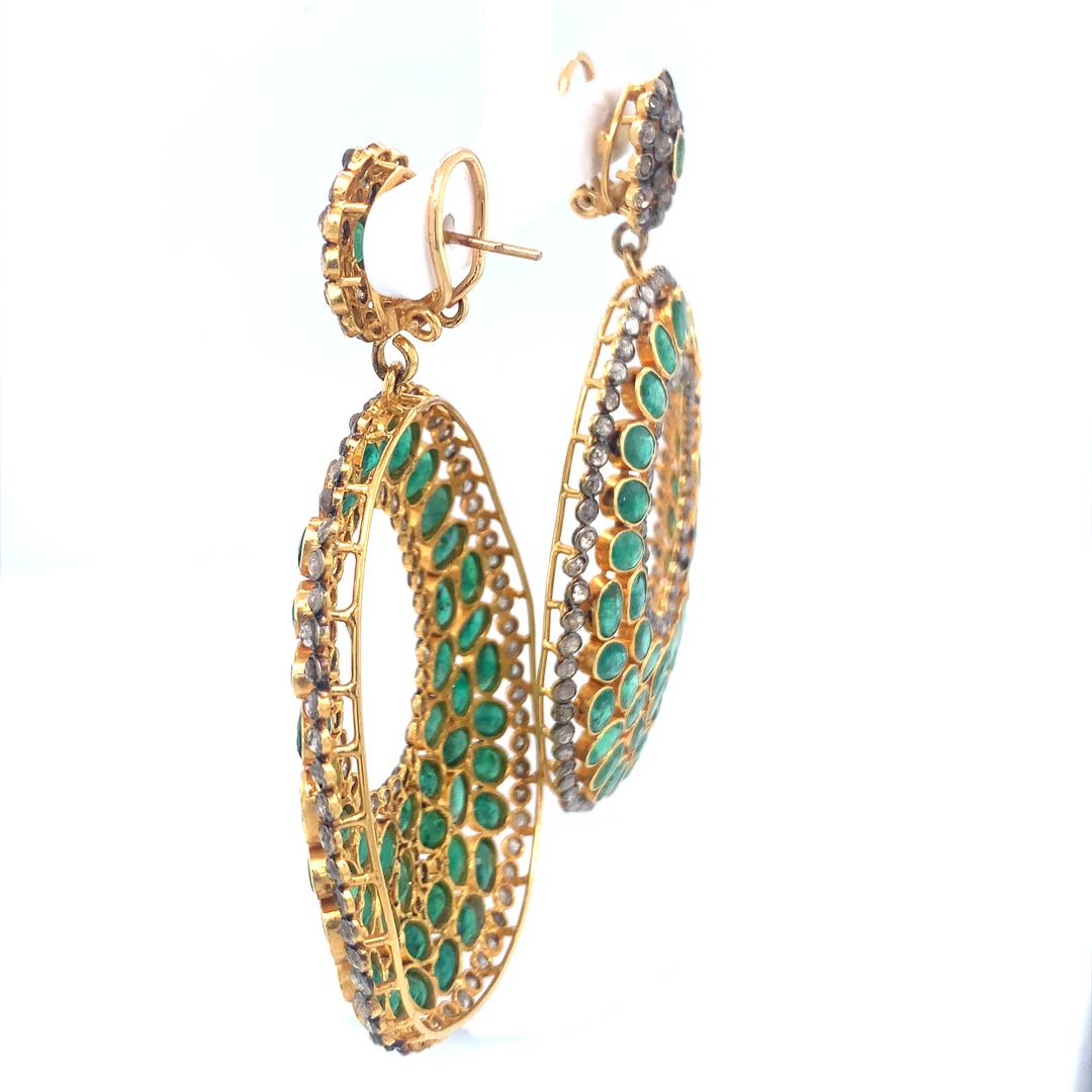 Ohrringe aus Sterlingsilber mit natürlichen Diamanten und Smaragden im Angebot 2