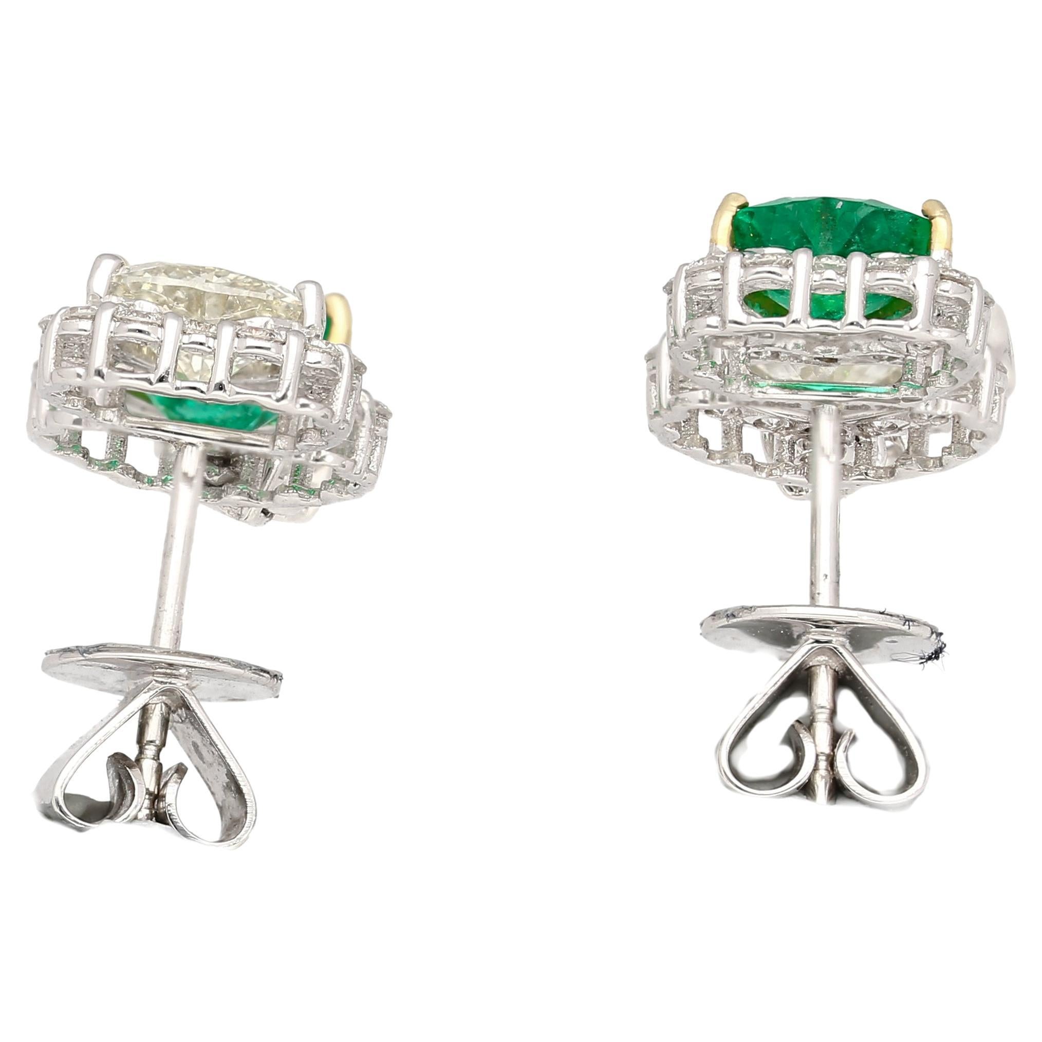 Art Deco Natural Diamond and Emerald Heart Cut Mirrored Drop Earrings in 18k White Gold For Sale