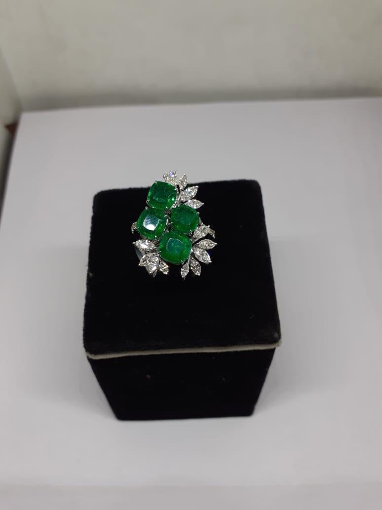 Natural diamond and Natural emerald ring in 18k gold For Sale 2