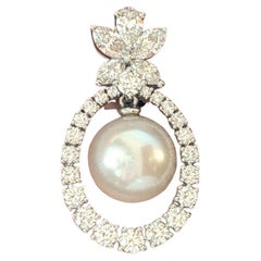 Ohrringe mit natürlichem Diamant und Perle aus 18 Karat Weißgold