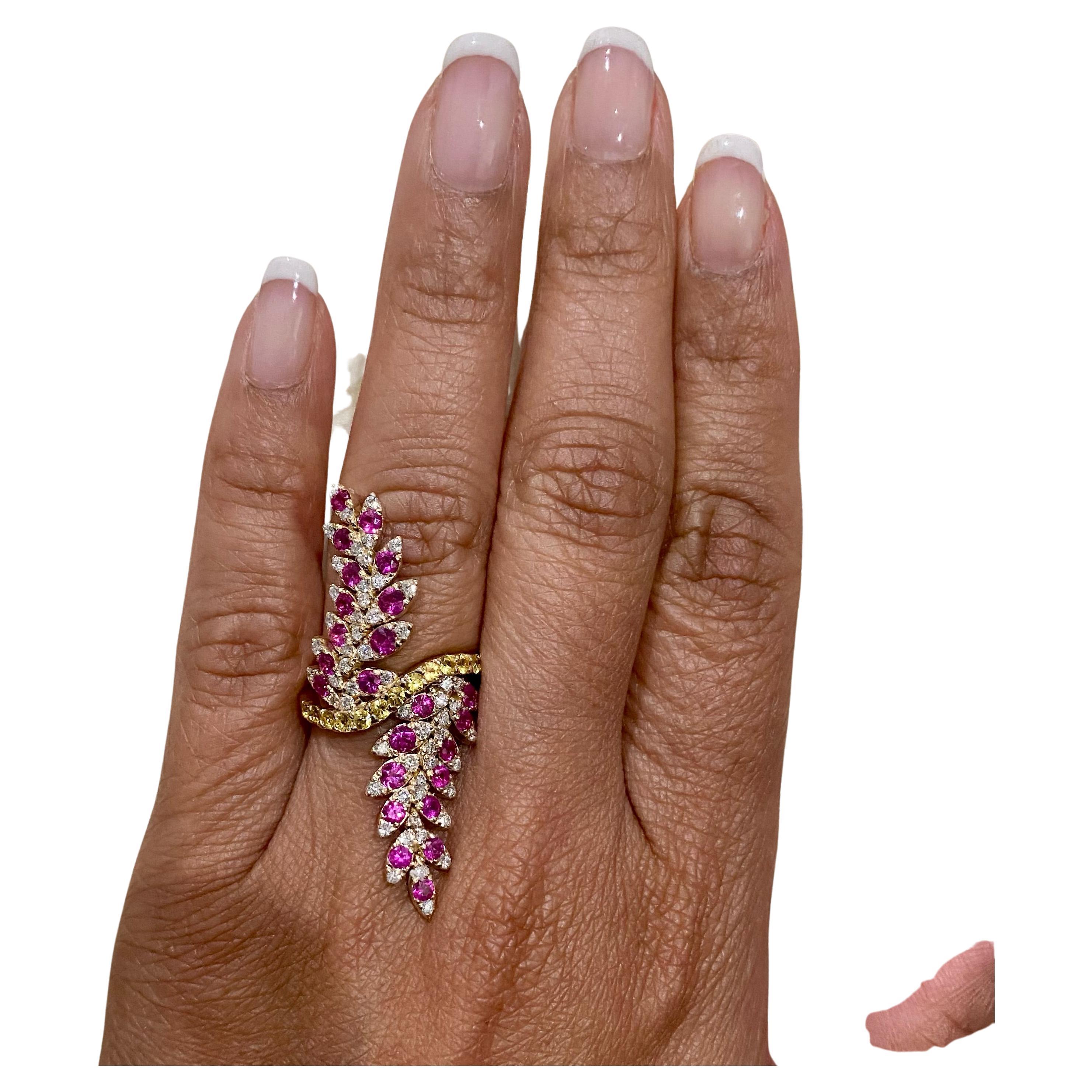 Taille ronde Bague cocktail en or jaune, diamant naturel et saphir rose en vente