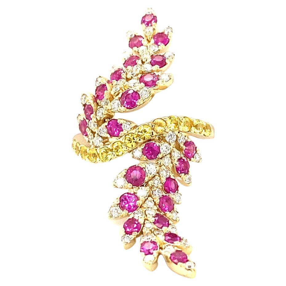 Bague cocktail en or jaune, diamant naturel et saphir rose Neuf - En vente à Los Angeles, CA