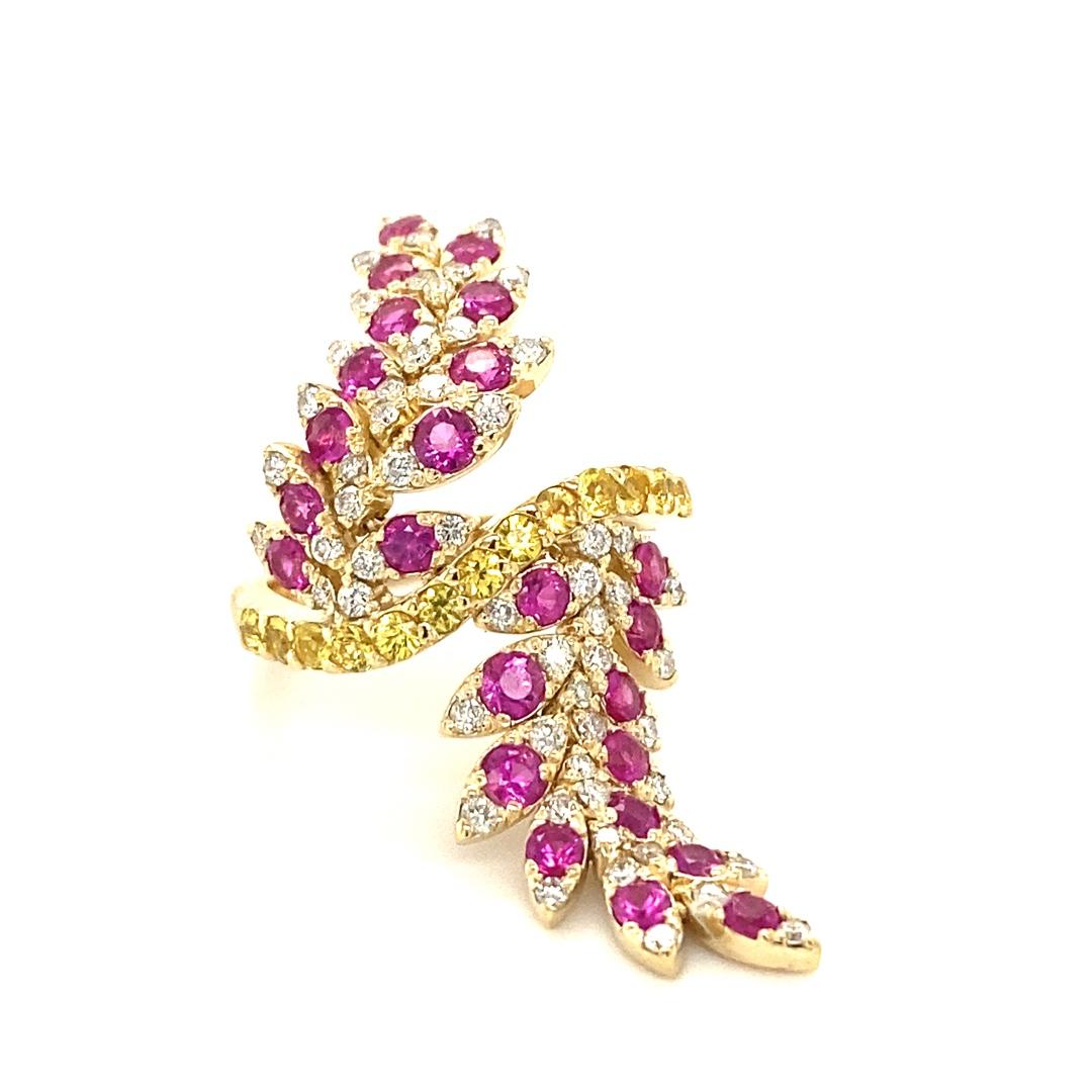 Bague cocktail en or jaune, diamant naturel et saphir rose en vente 1
