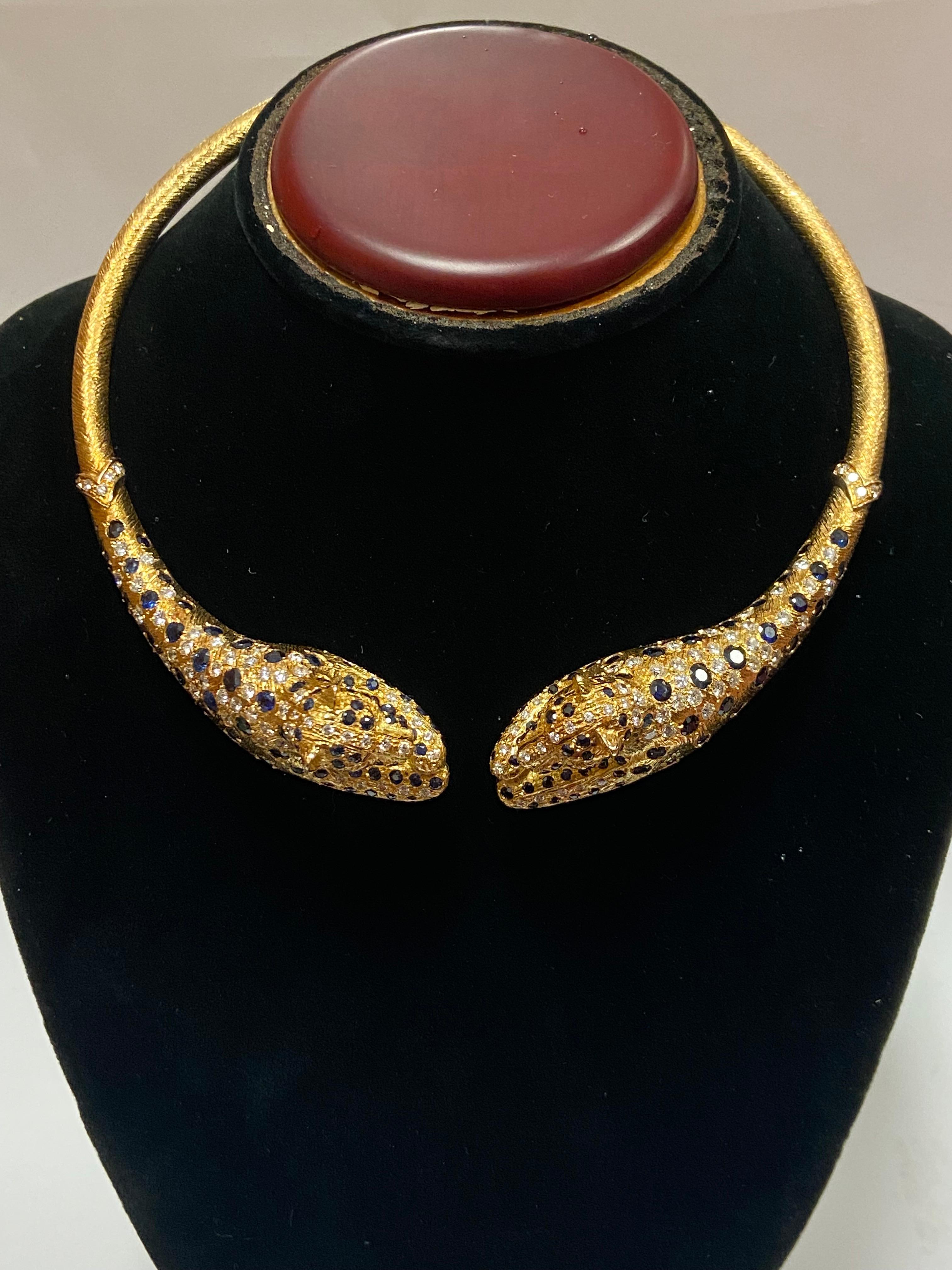 Round Cut 18.50 Carat Natural Diamond and Sapphire 18K Yellow Gold Leopard Choker For Sale