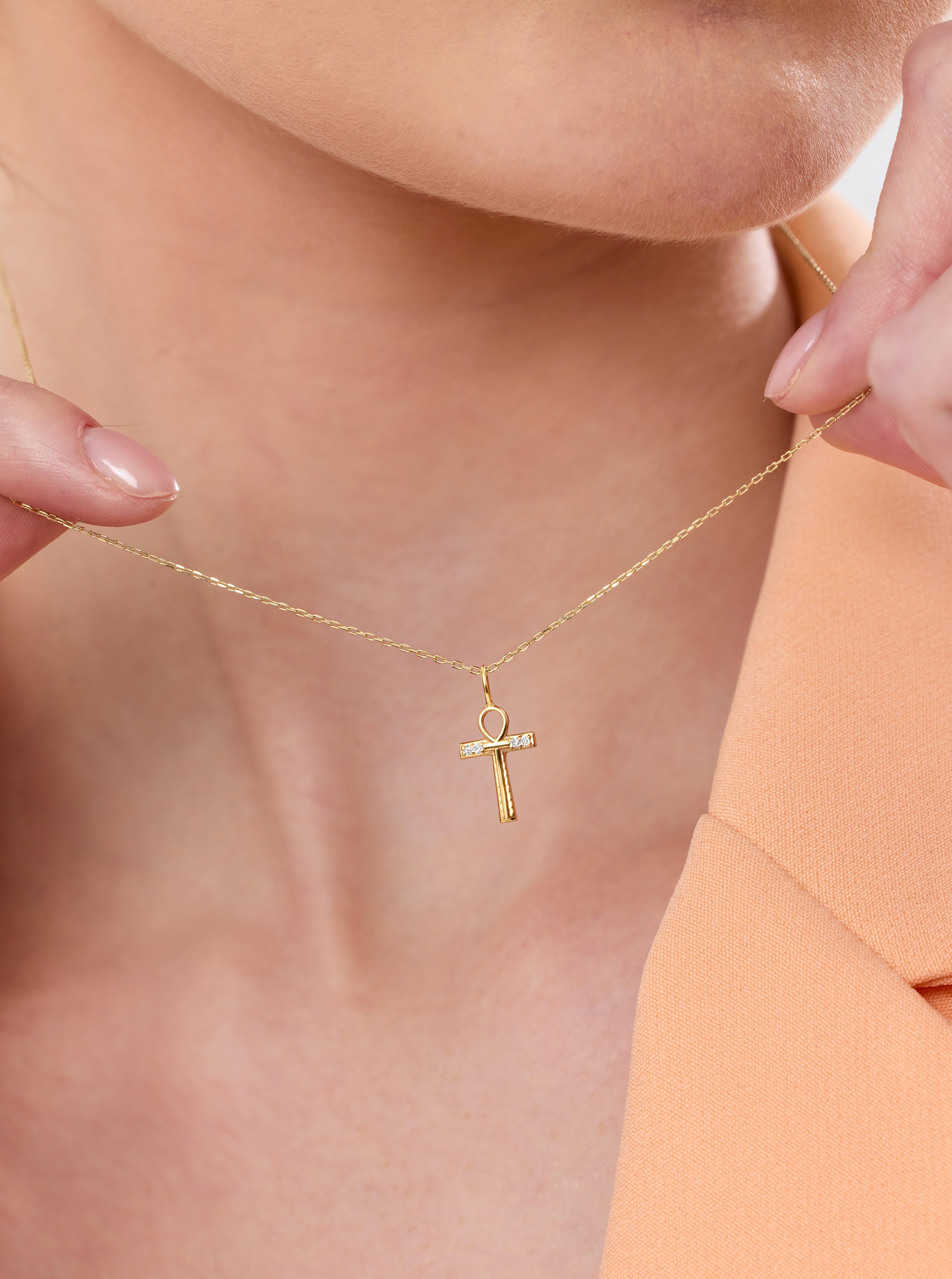 Taille ronde Collier en or massif 0,03 carat avec croix d'ankh en diamants naturels en vente