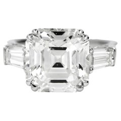 Anello di fidanzamento a tre pietre con diamante naturale taglio Asscher da 8,11 carati in oro bianco 18 carati