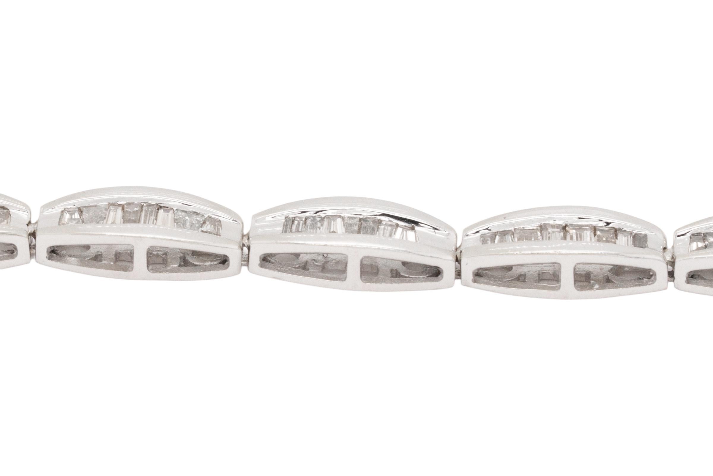Bracelet baguette de diamants naturels en vente 1