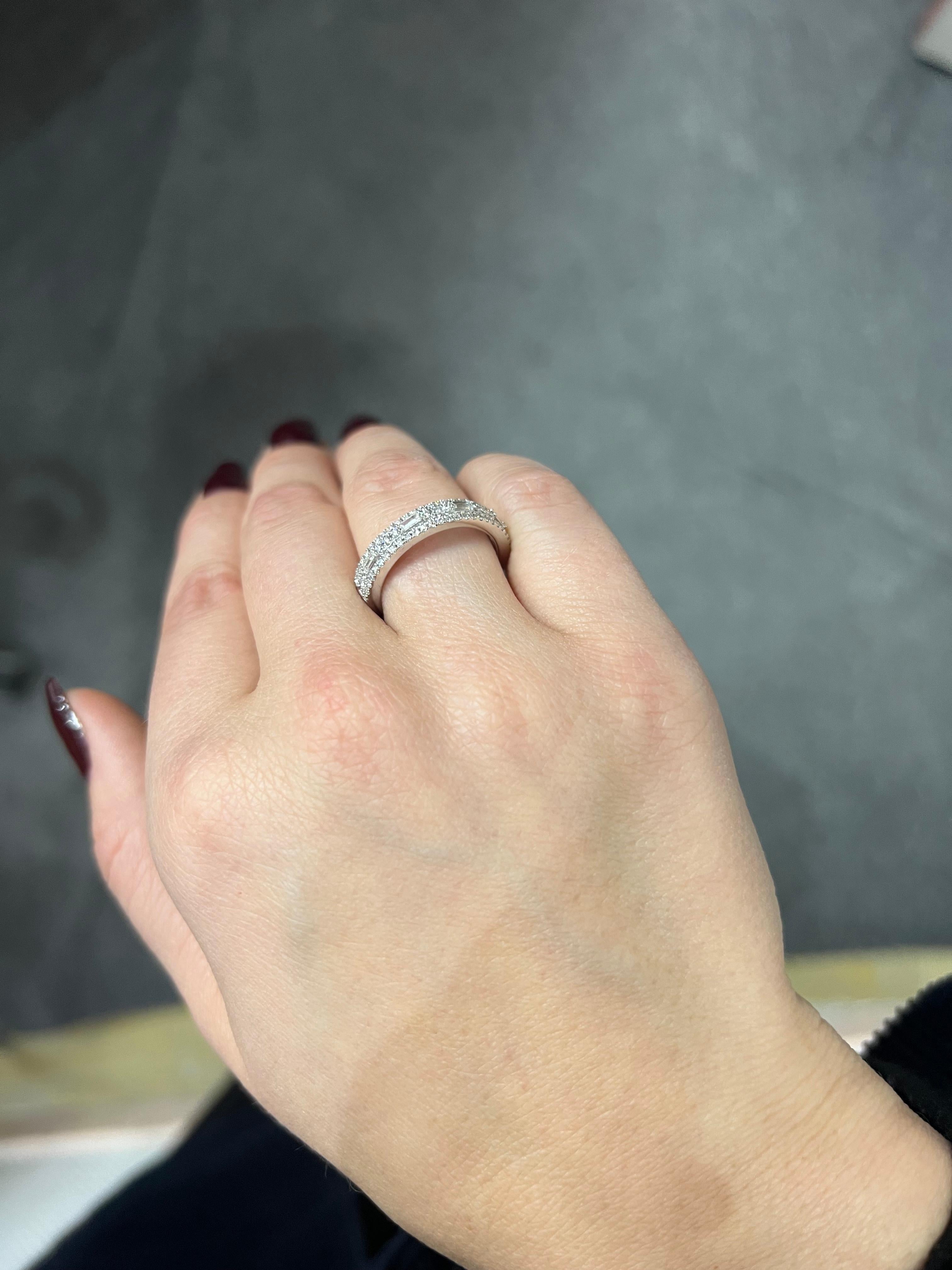 Verlobungsring mit natürlichem Diamantband 0,51 Karat 18 Karat Gelbgold für Damen oder Herren im Angebot