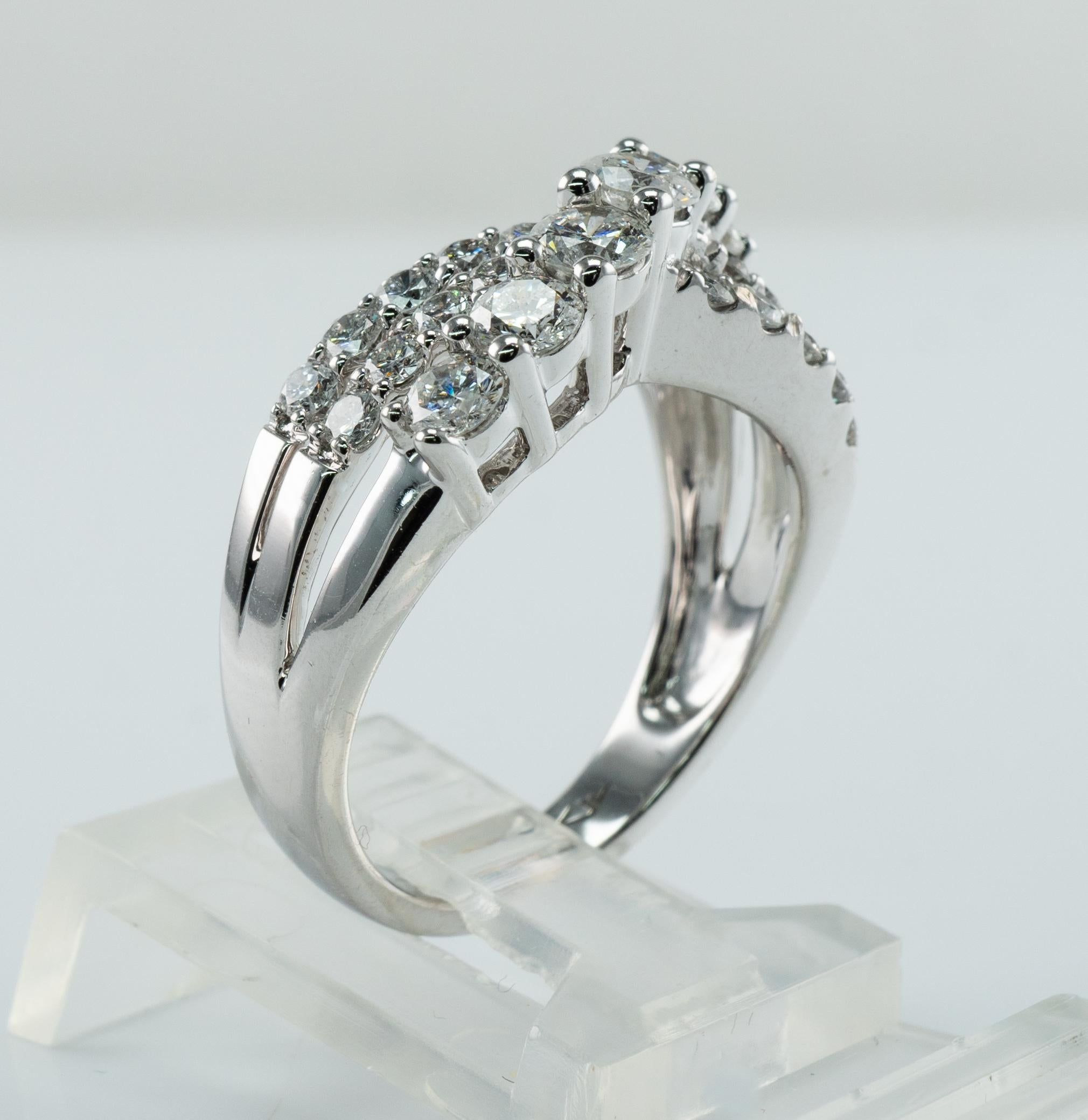 Natürlicher Diamantring 14K Weißgold Criss Cross 1,63 Karat im Angebot 5