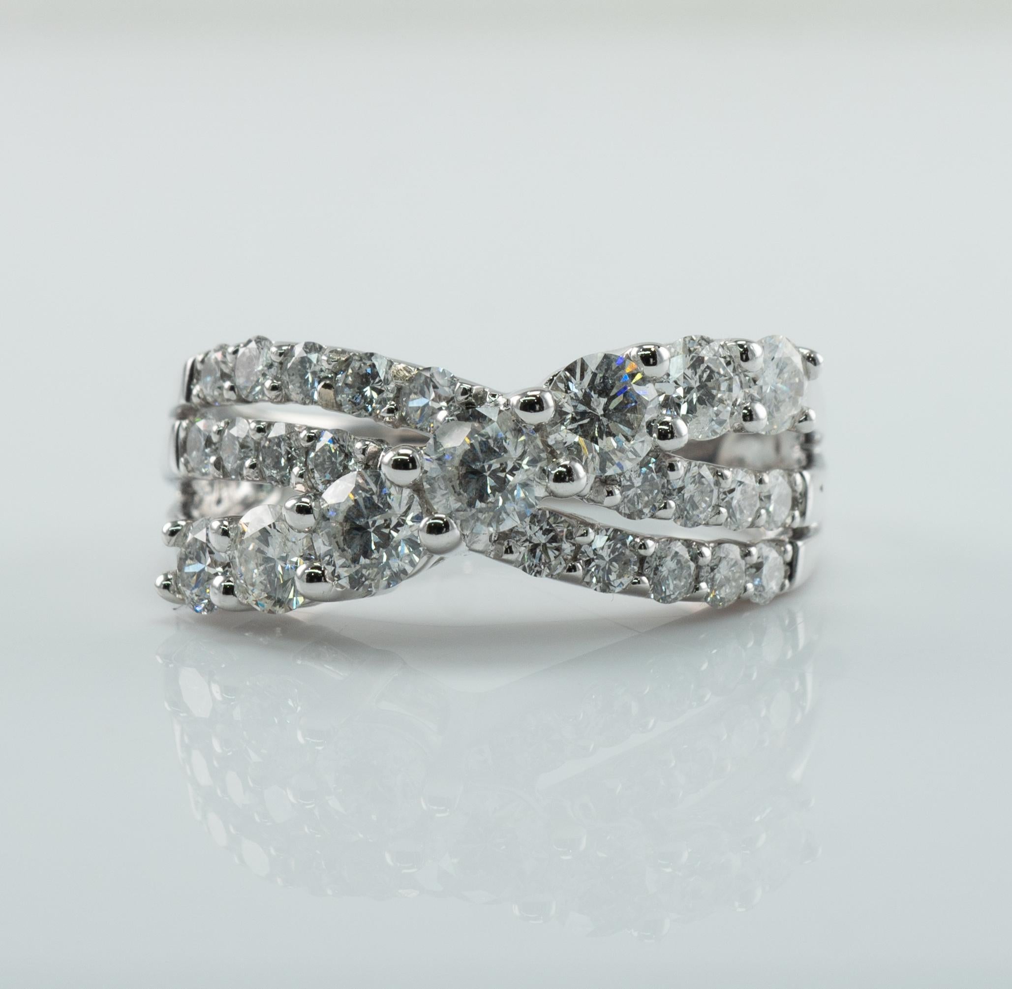 Natürlicher Diamantring 14K Weißgold Criss Cross 1,63 Karat im Angebot 1