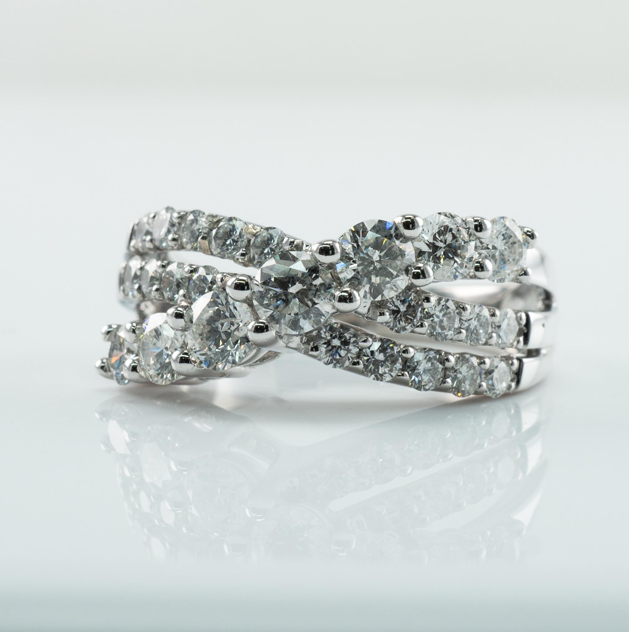 Natürlicher Diamantring 14K Weißgold Criss Cross 1,63 Karat im Angebot 4