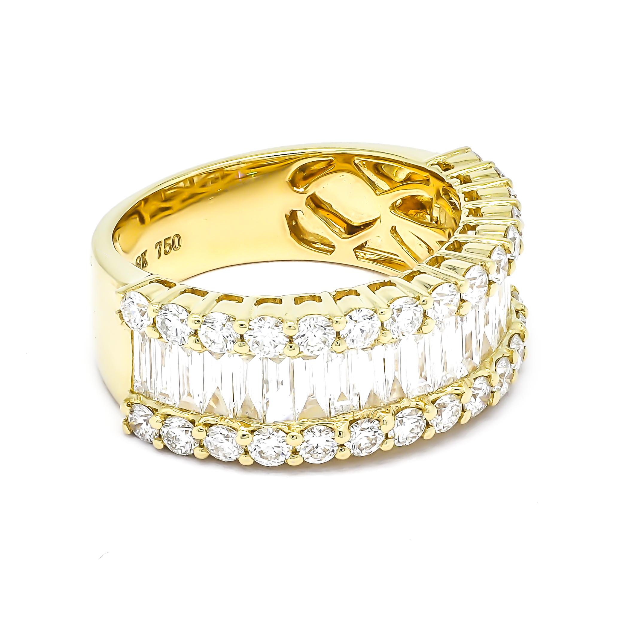 Taille baguette Bague d'éternité en or jaune 18 carats avec diamant naturel de 2,20 carats en vente