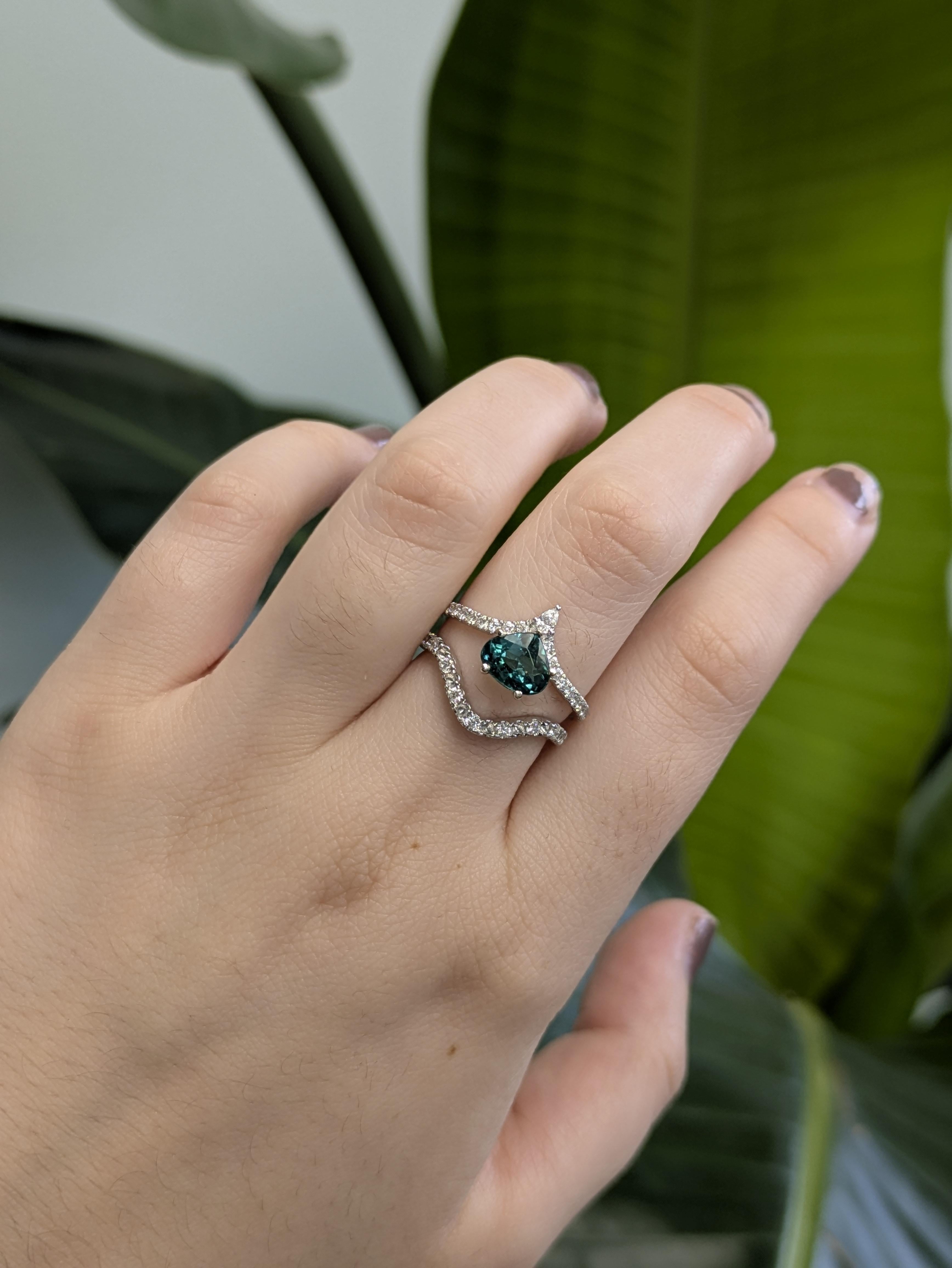Sencillo y atemporal, este anillo con banda de oro de 14k presenta un diamante brillante redondo de 0,16 ct, sin tratar y naturalmente radiante. El diamante ofrece una durabilidad excepcional, lo que hace que esta elegante pieza sea perfecta para