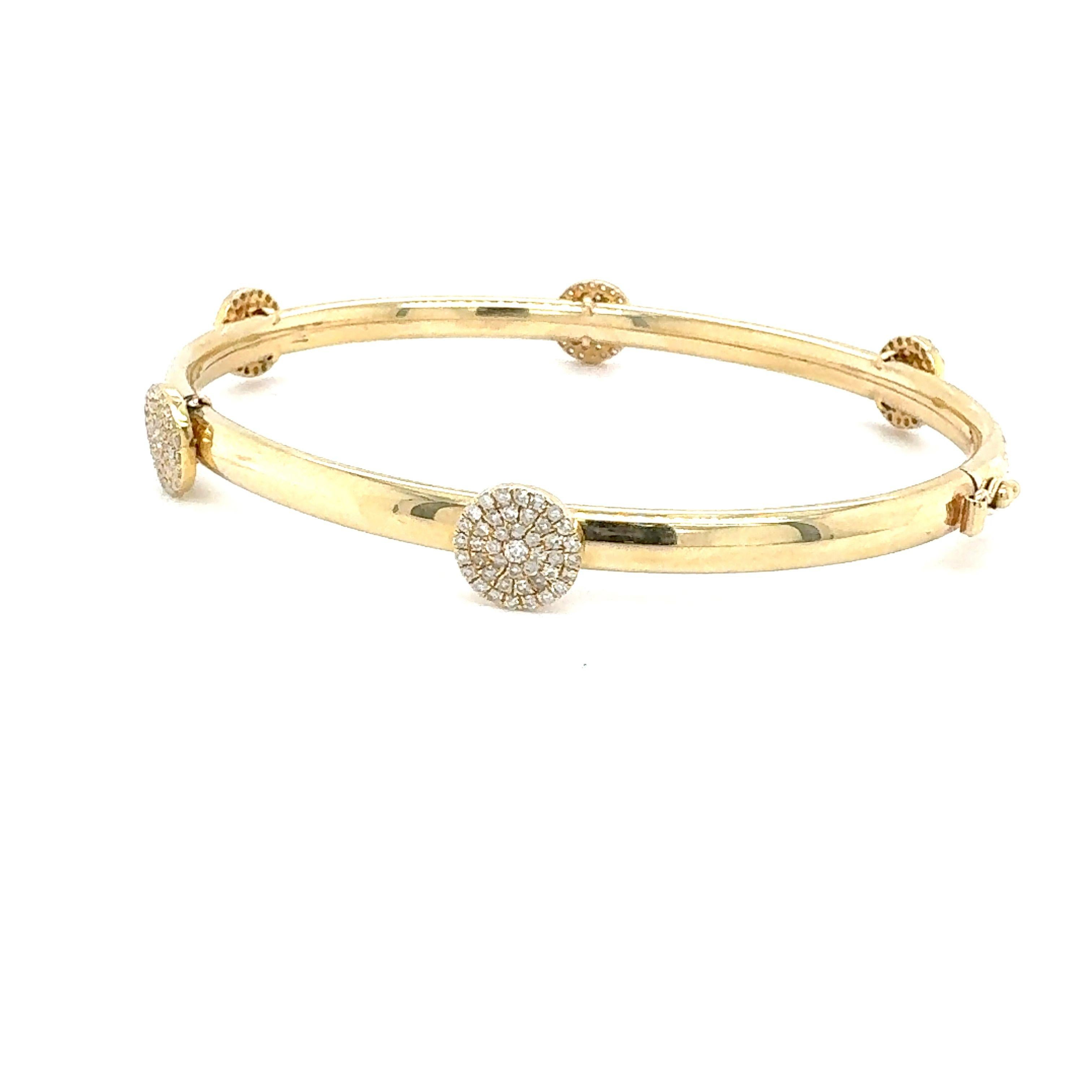 Natural diamond bangle bracelet In New Condition For Sale In New York, NY