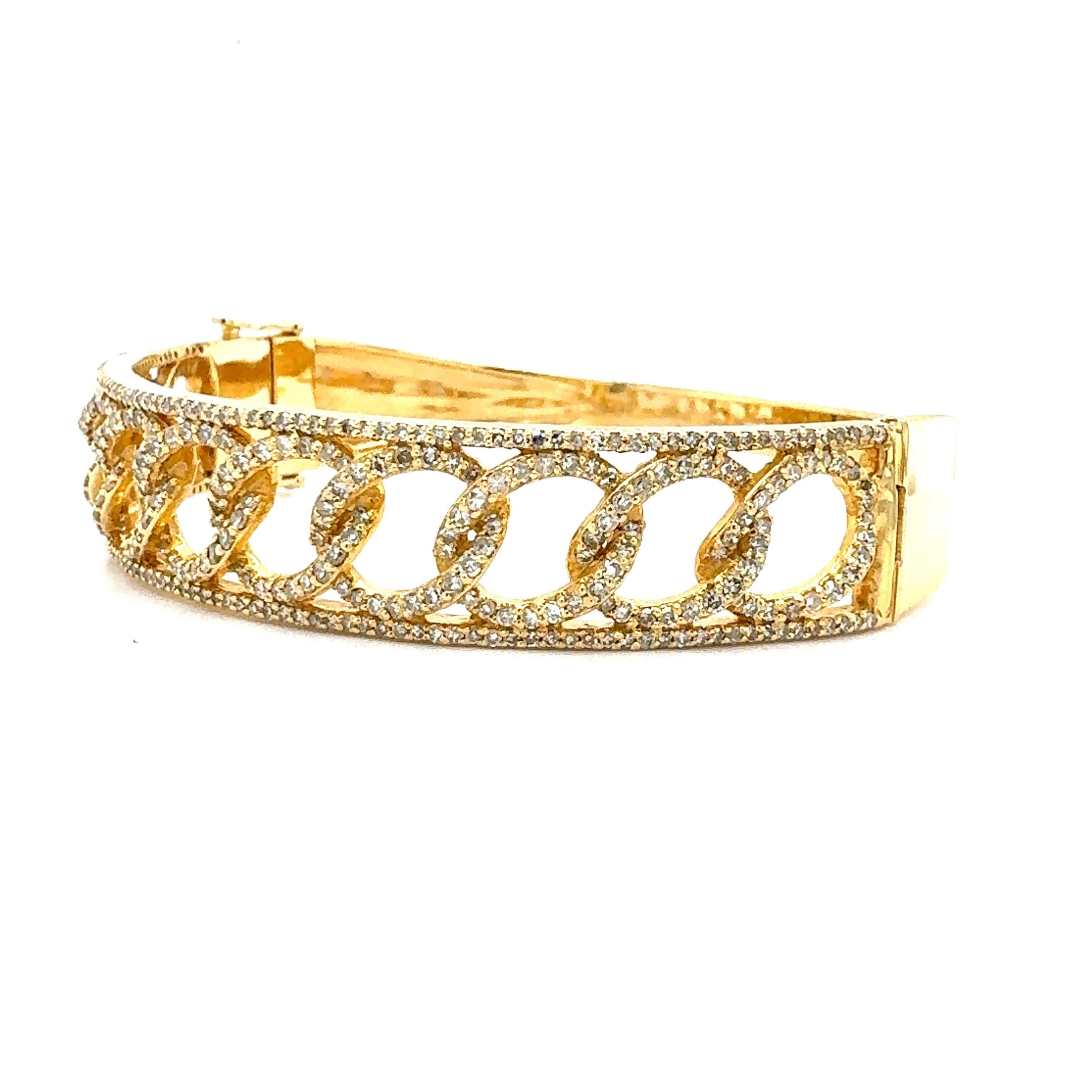 Natural diamond bangle bracelet In New Condition For Sale In New York, NY