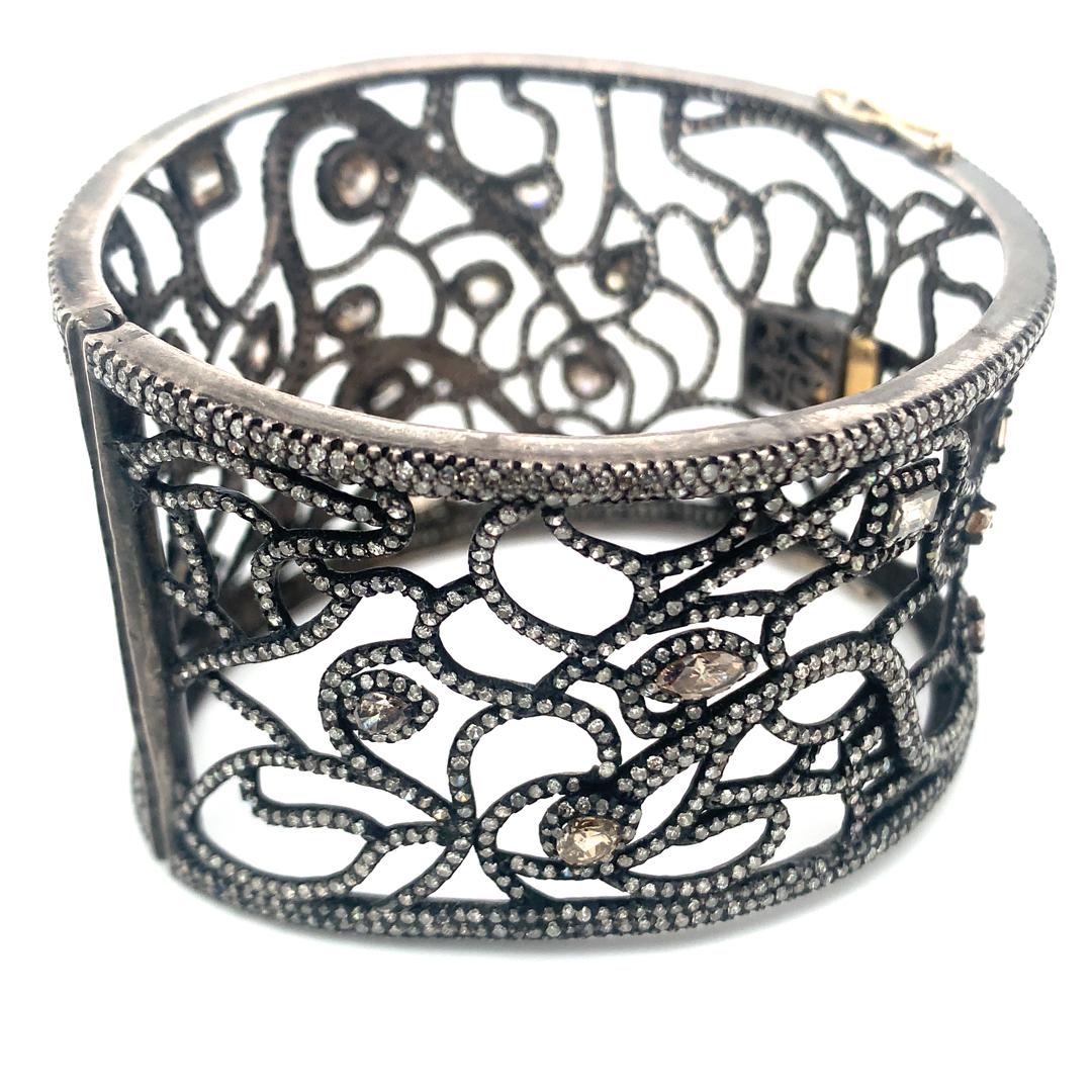 Natural diamond bangle in sterling silver In New Condition For Sale In New York, NY