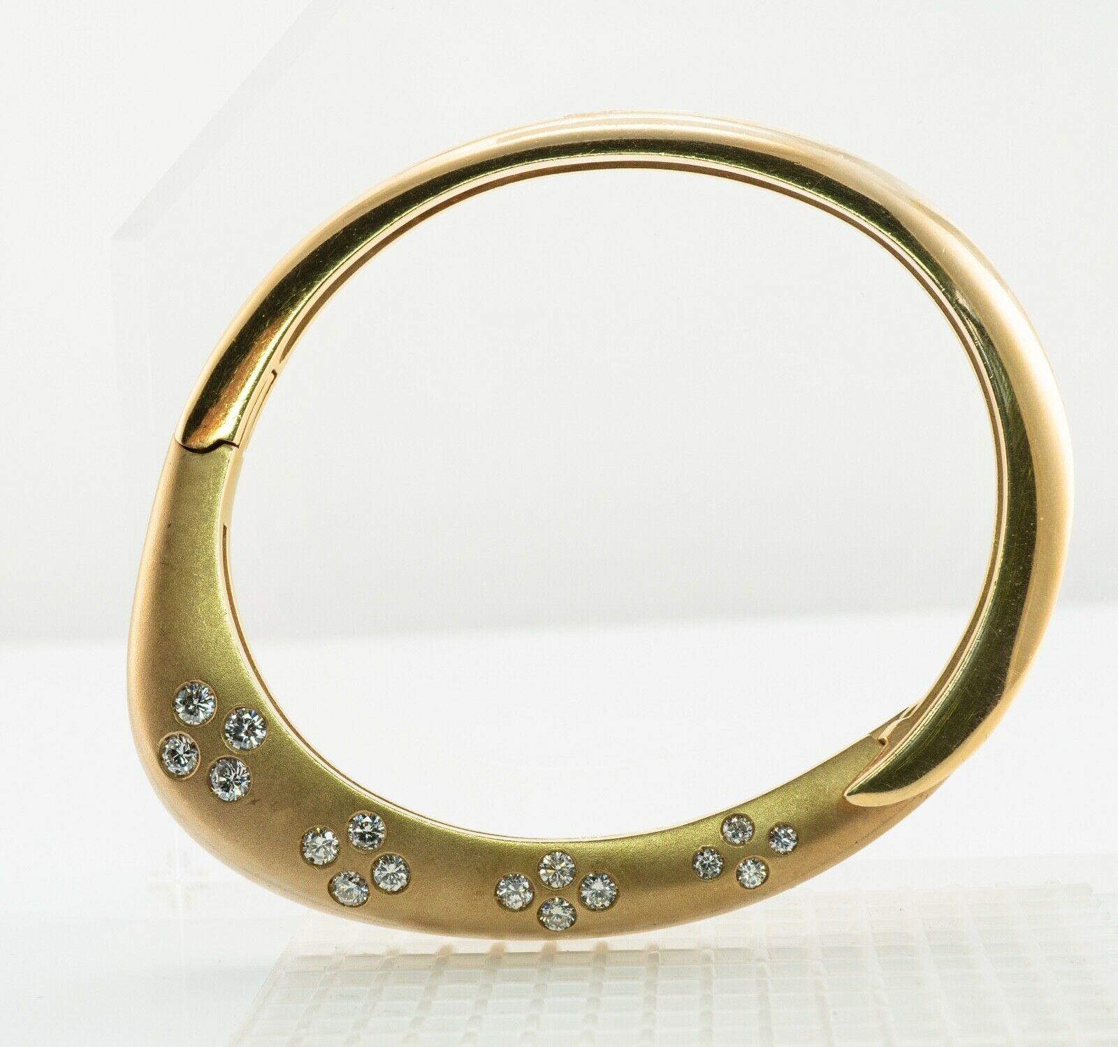 Bracciale con diamanti naturali in oro 14K di Jean 1,62 TDW

Questo bracciale bangle molto insolito e unico nel suo genere è realizzato in oro giallo massiccio 14 carati. È inoltre contrassegnato dal marchio Jean ©. 
Sedici diamanti rotondi taglio