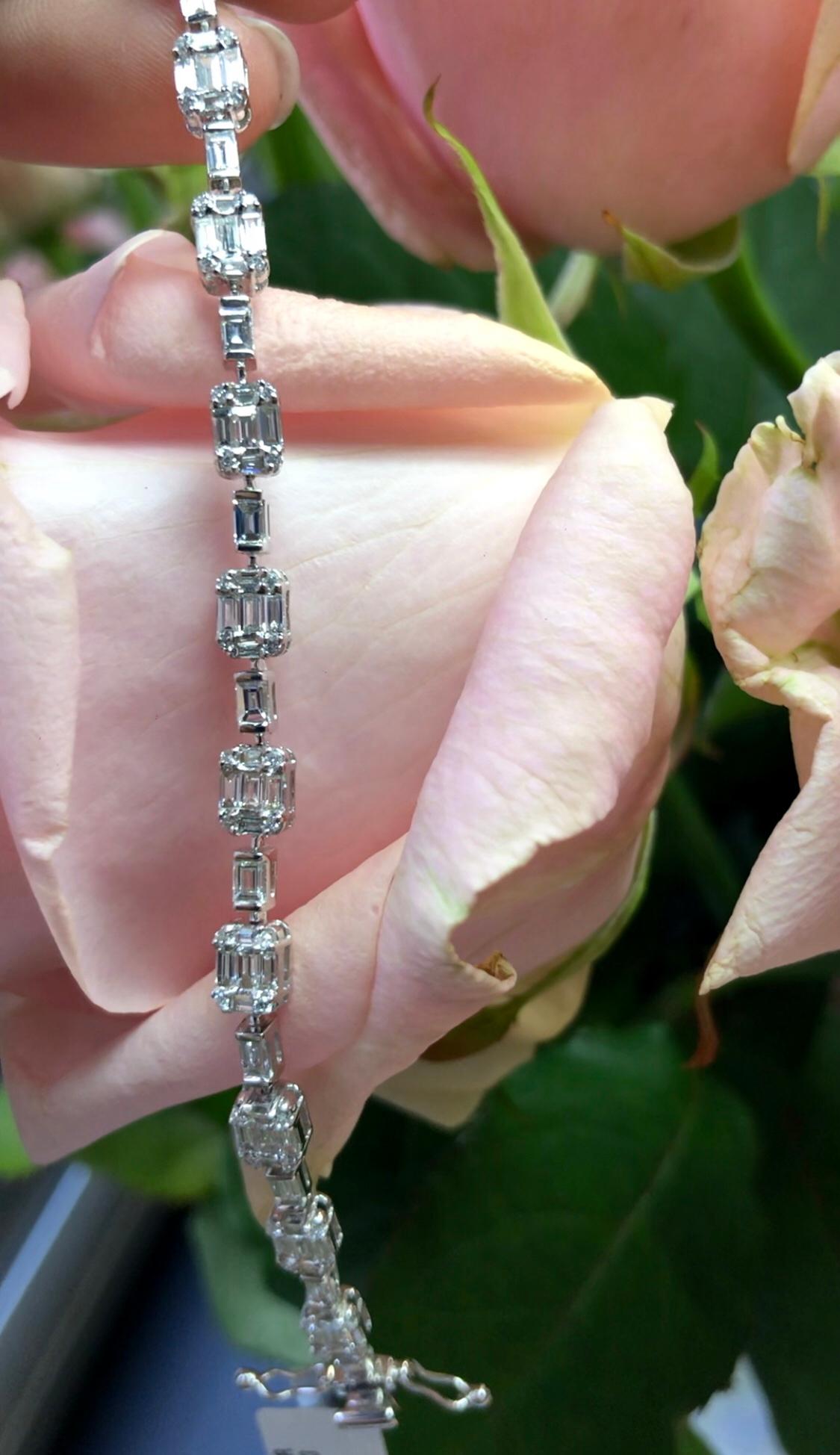 Natural Diamond Bracelet 2.39 CT 18 KT White Gold Link Tennis Bracelet BR55488A For Sale 2