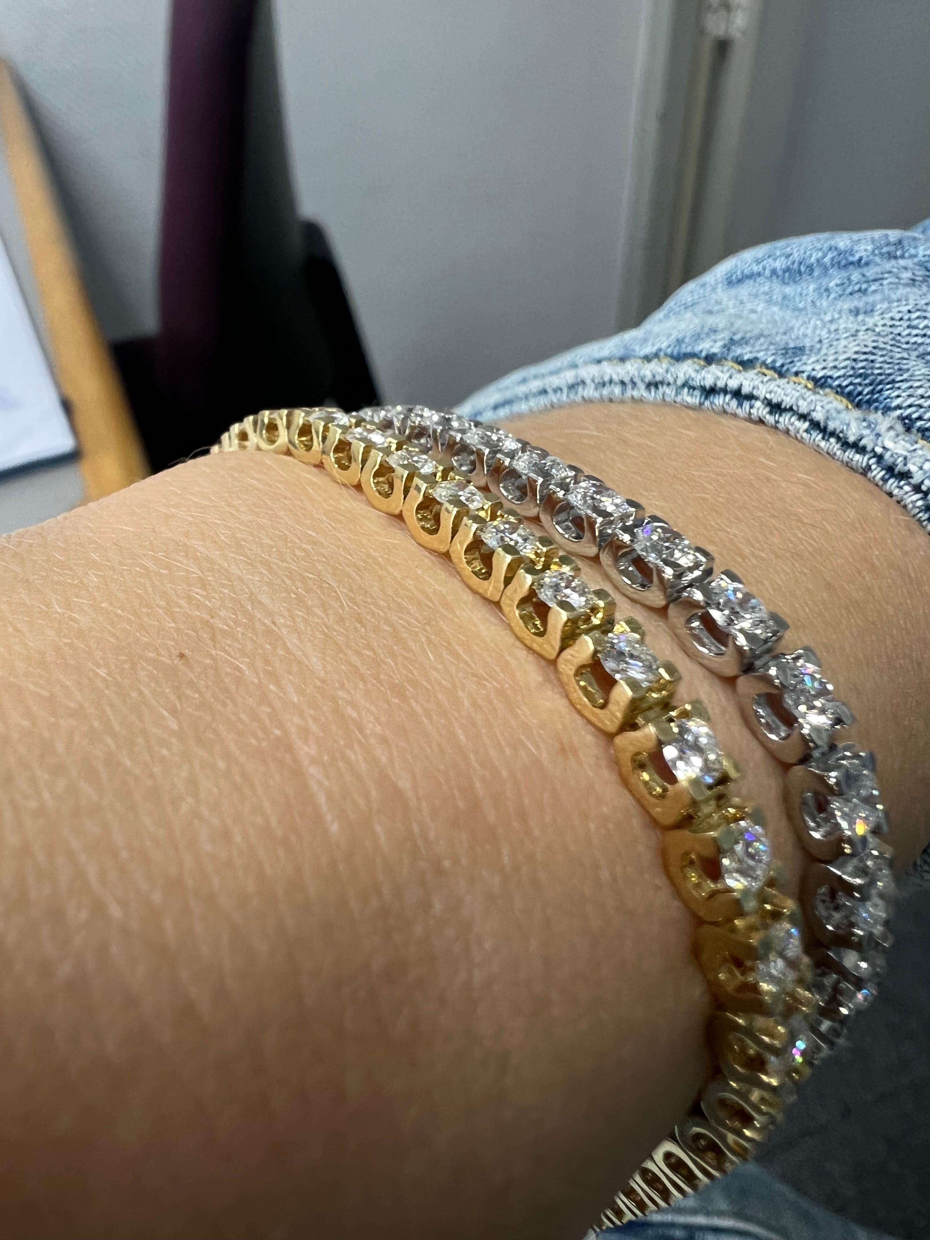Women's or Men's Natural Diamond Bracelet 4.04ct 18 Karat Yellow Gold Tennis Bracelet For Sale